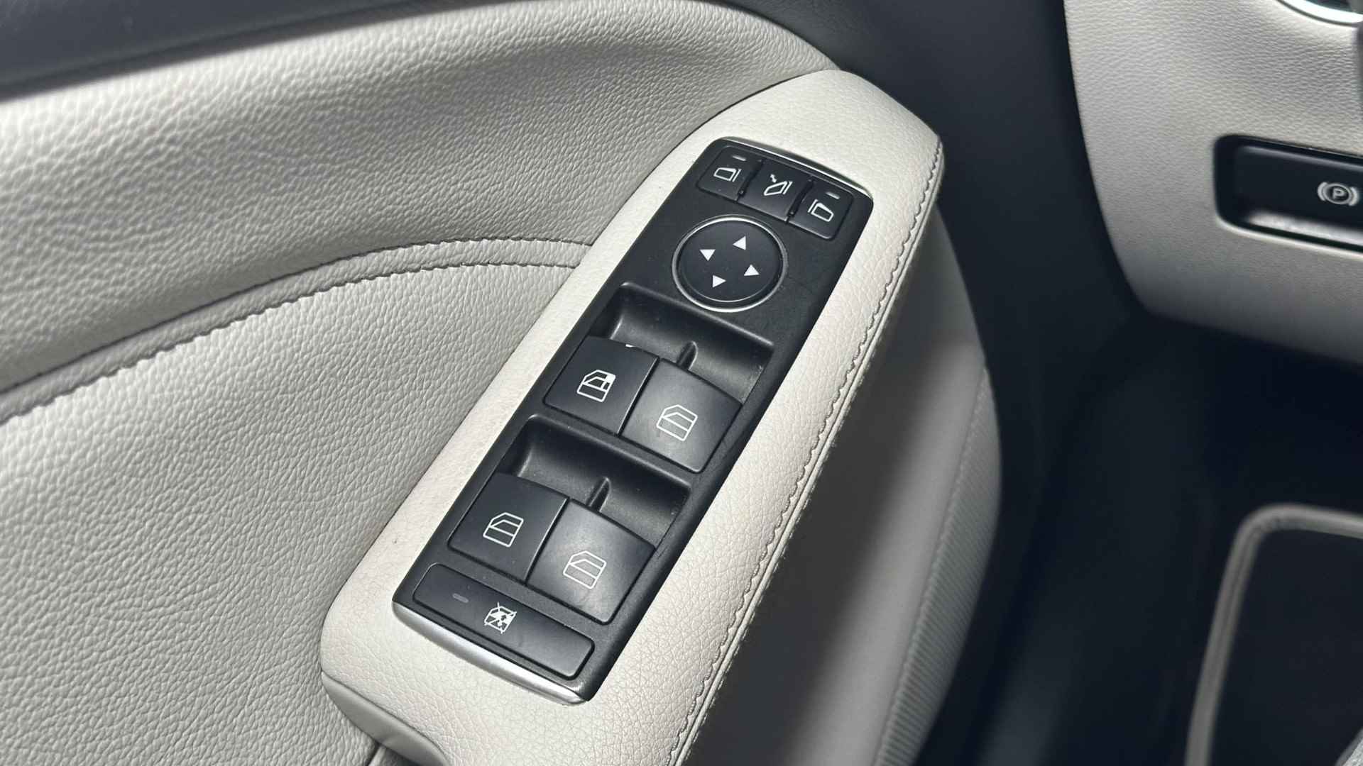 Mercedes-Benz B-klasse 180 Ambition | Navigatie | LED Koplampen | Stoelverwarming | Parkeersensoren | Climate Control | - 28/30