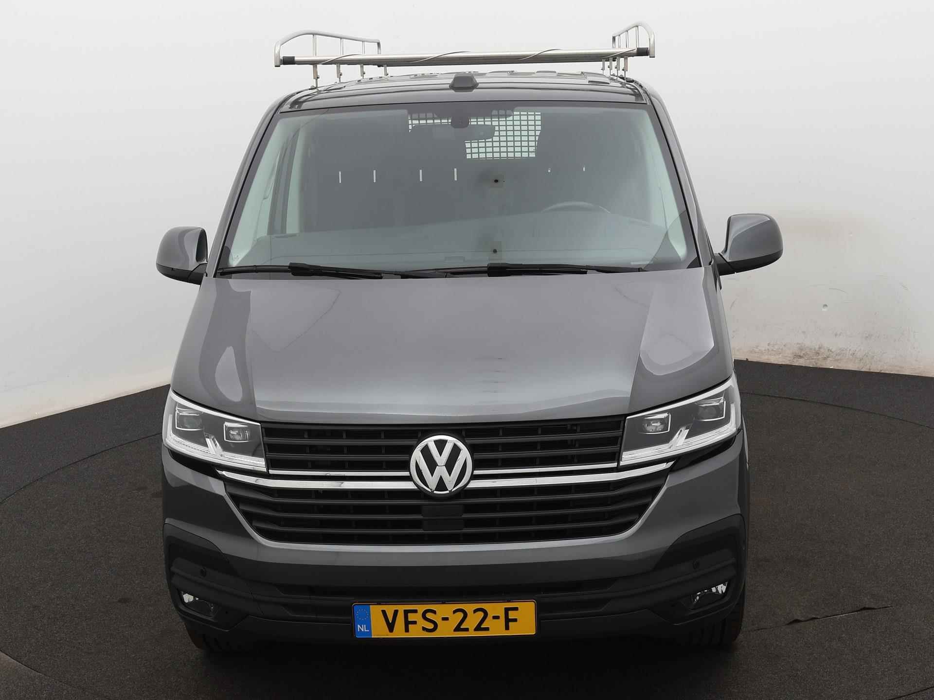 Volkswagen Transporter 2.0 TDI L2H1 Highline | Automaat | Multifunctioneel stuur | Imperiaal | Trekhaak | Parkeerhulp Voor + Achter | Navigatie | App-Connect | - 3/23