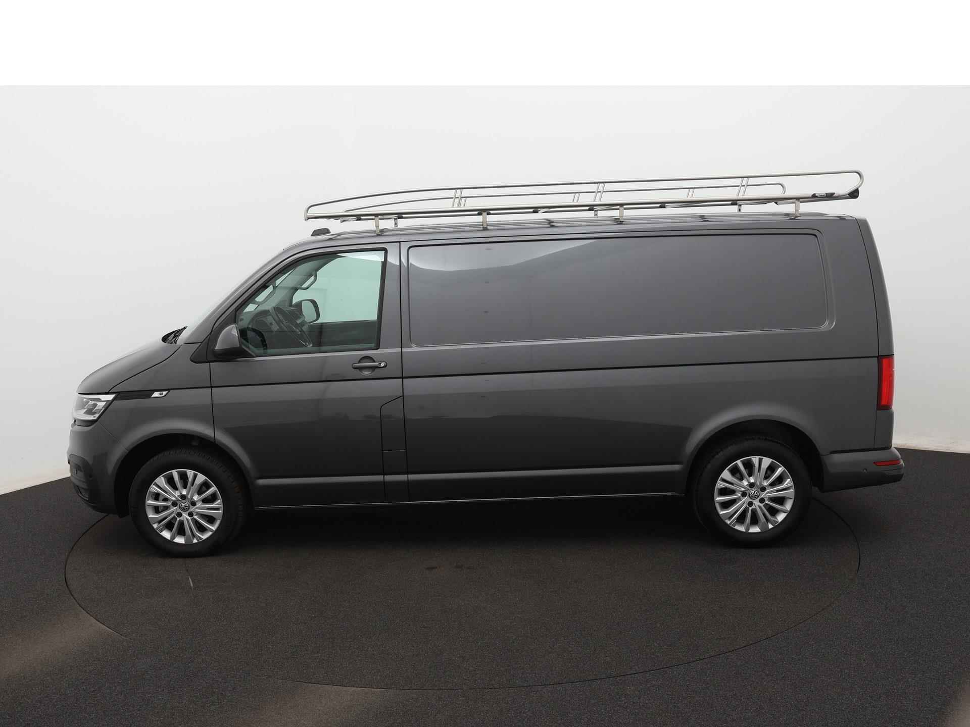 Volkswagen Transporter 2.0 TDI L2H1 Highline | Automaat | Multifunctioneel stuur | Imperiaal | Trekhaak | Parkeerhulp Voor + Achter | Navigatie | App-Connect | - 4/23