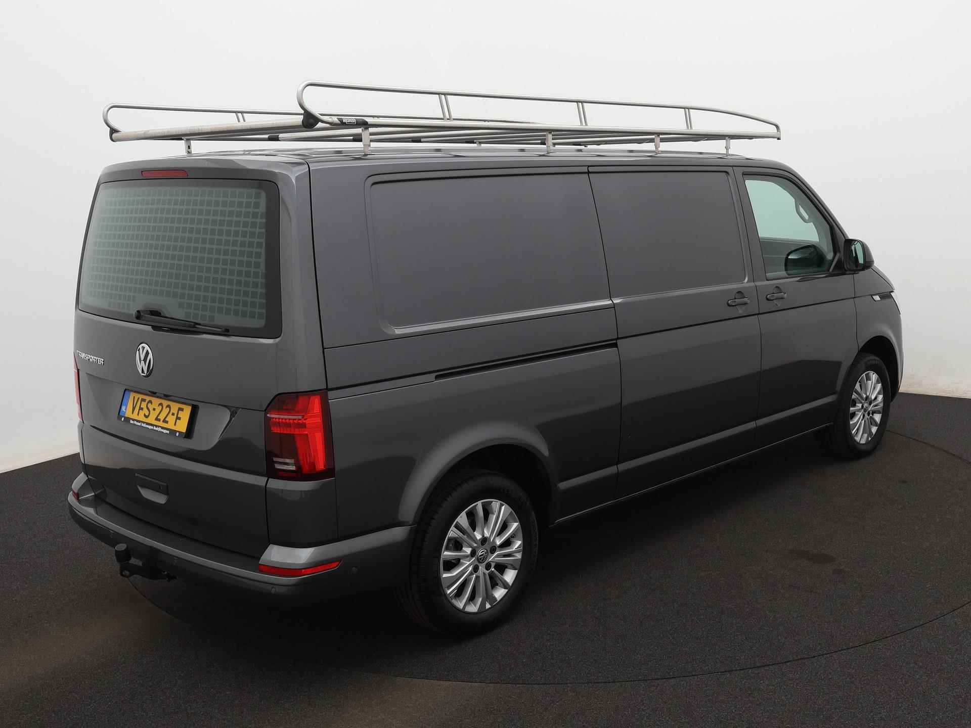 Volkswagen Transporter 2.0 TDI L2H1 Highline | Automaat | Multifunctioneel stuur | Imperiaal | Trekhaak | Parkeerhulp Voor + Achter | Navigatie | App-Connect | - 6/23