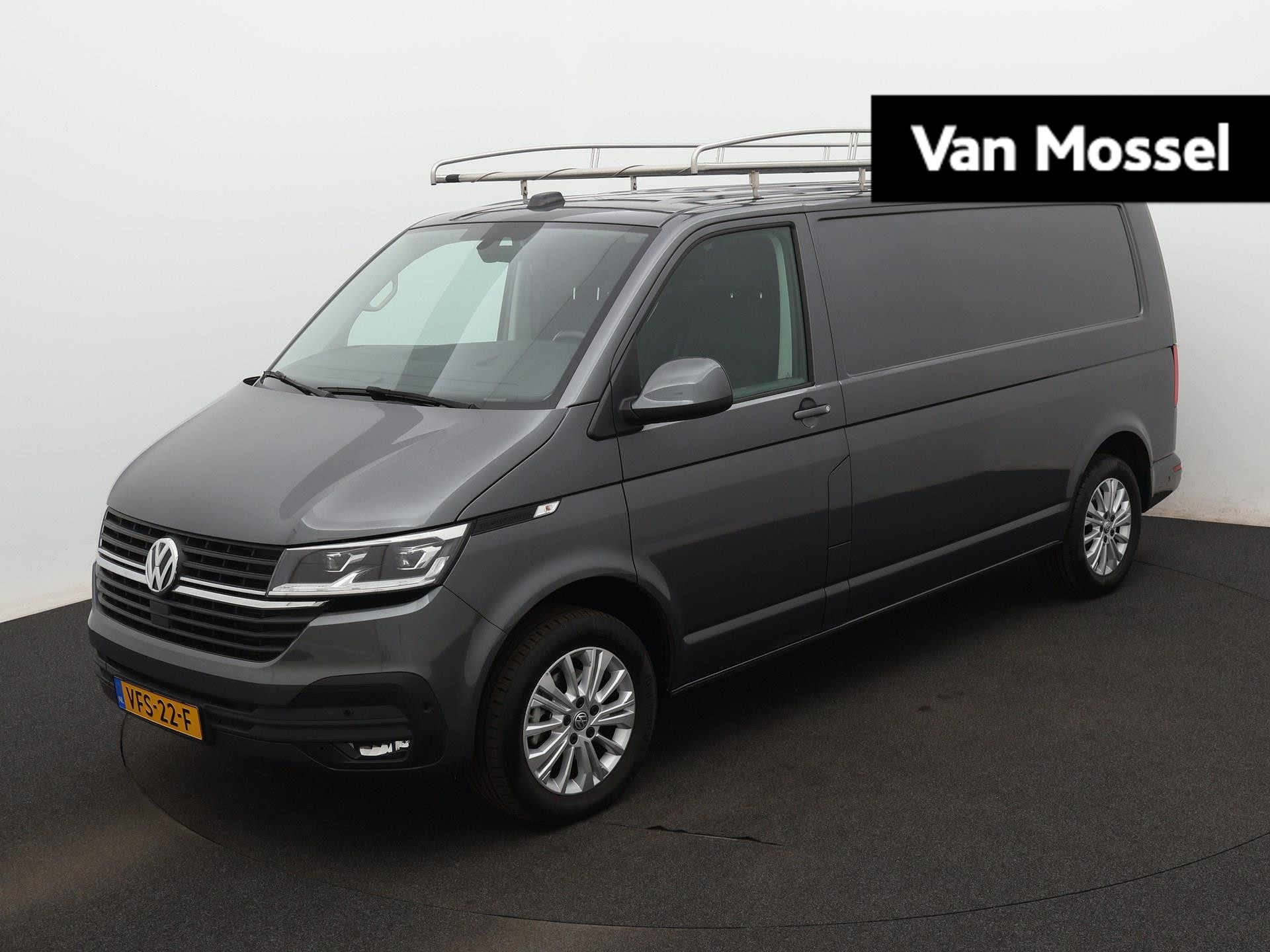 Volkswagen Transporter 2.0 TDI L2H1 Highline | Automaat | Multifunctioneel stuur | Imperiaal | Trekhaak | Parkeerhulp Voor + Achter | Navigatie | App-Connect |