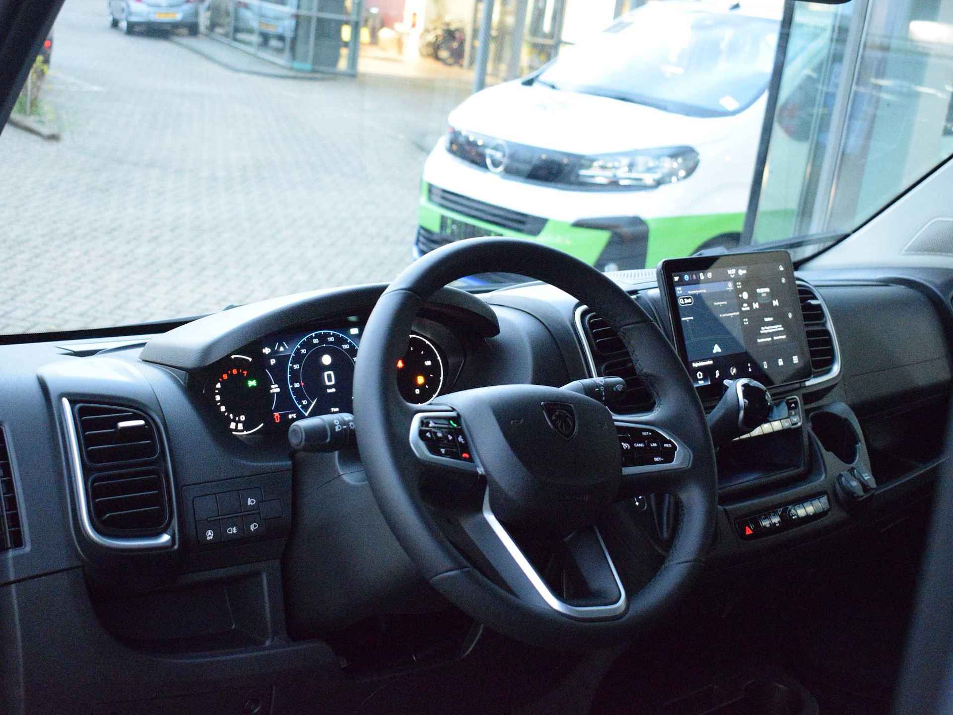 Peugeot Boxer 2.2 BlueHDi 140 S&S L2H2 3.5t AUTOMAAT | CAMERA | CRUISE CONTROL | E.C.C. | NAVIGATIE | TREKHAAK - 7/24