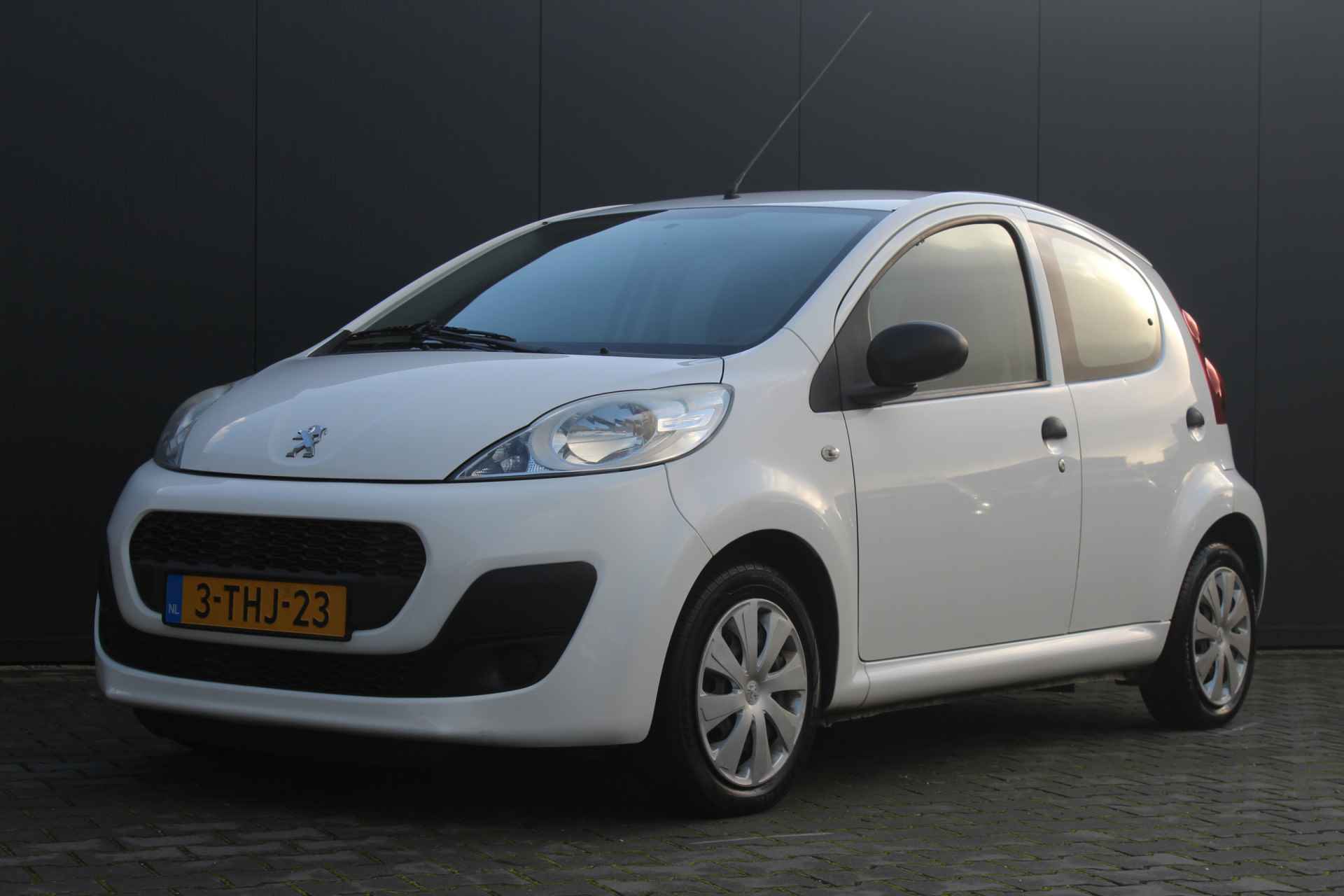 Peugeot 107 1.0 Access Accent | incl. 12 maanden garantie | 5 deurs | Airco | Radio CD | Stuurbekrachtiging | - 4/33