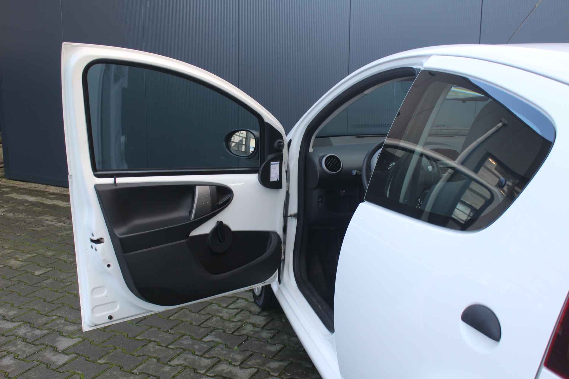 Peugeot 107 1.0 Access Accent | incl. 12 maanden garantie | 5 deurs | Airco | Radio CD | Stuurbekrachtiging | - 8/33