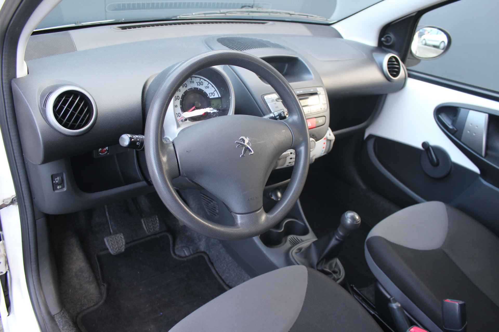 Peugeot 107 1.0 Access Accent | incl. 12 maanden garantie | 5 deurs | Airco | Radio CD | Stuurbekrachtiging | - 9/33