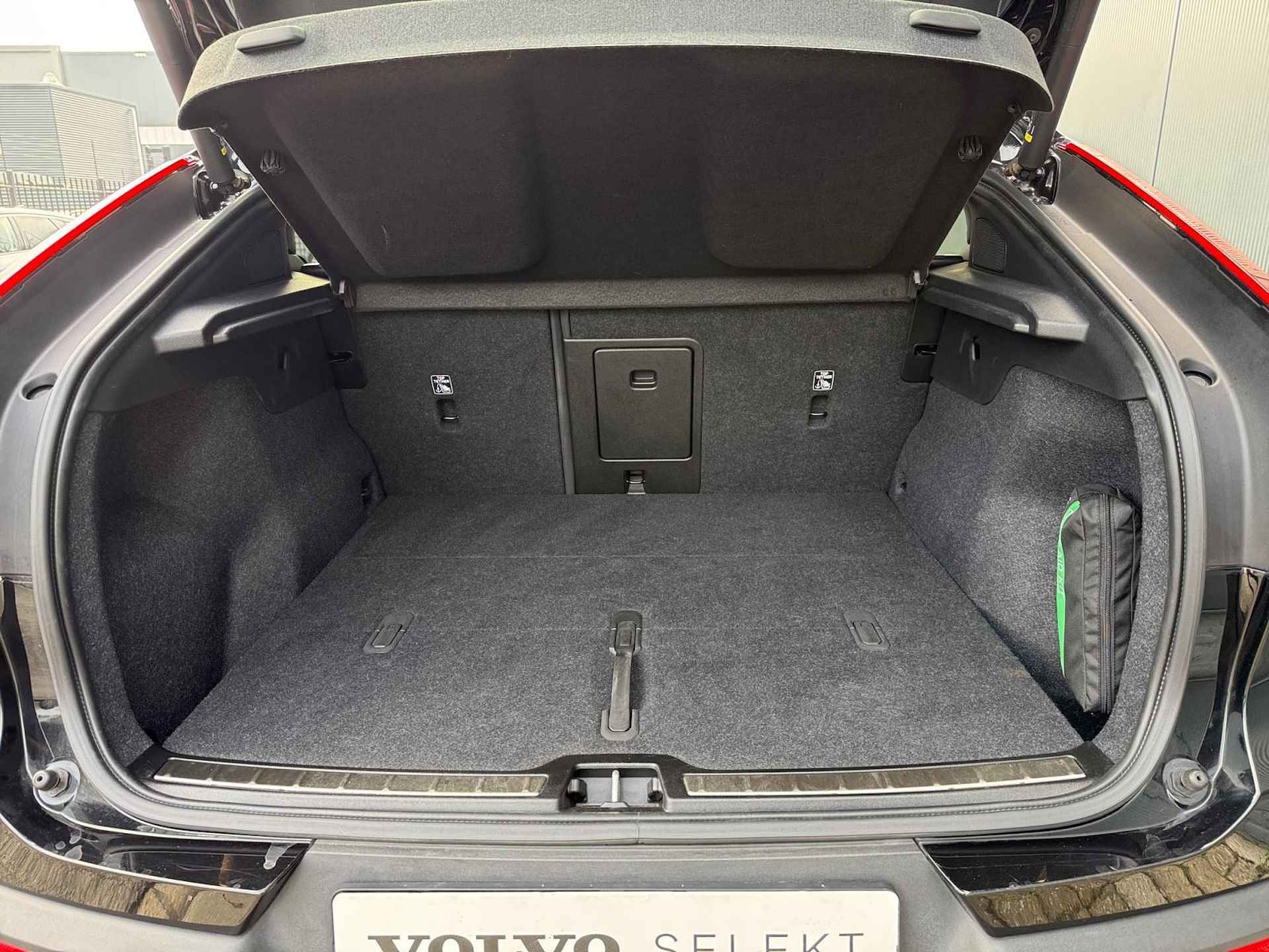 Volvo C40 Recharge Plus 69 kWh | Stoelverwarming | Adaptive Cruise Control | Dode hoek detectie | - 17/19