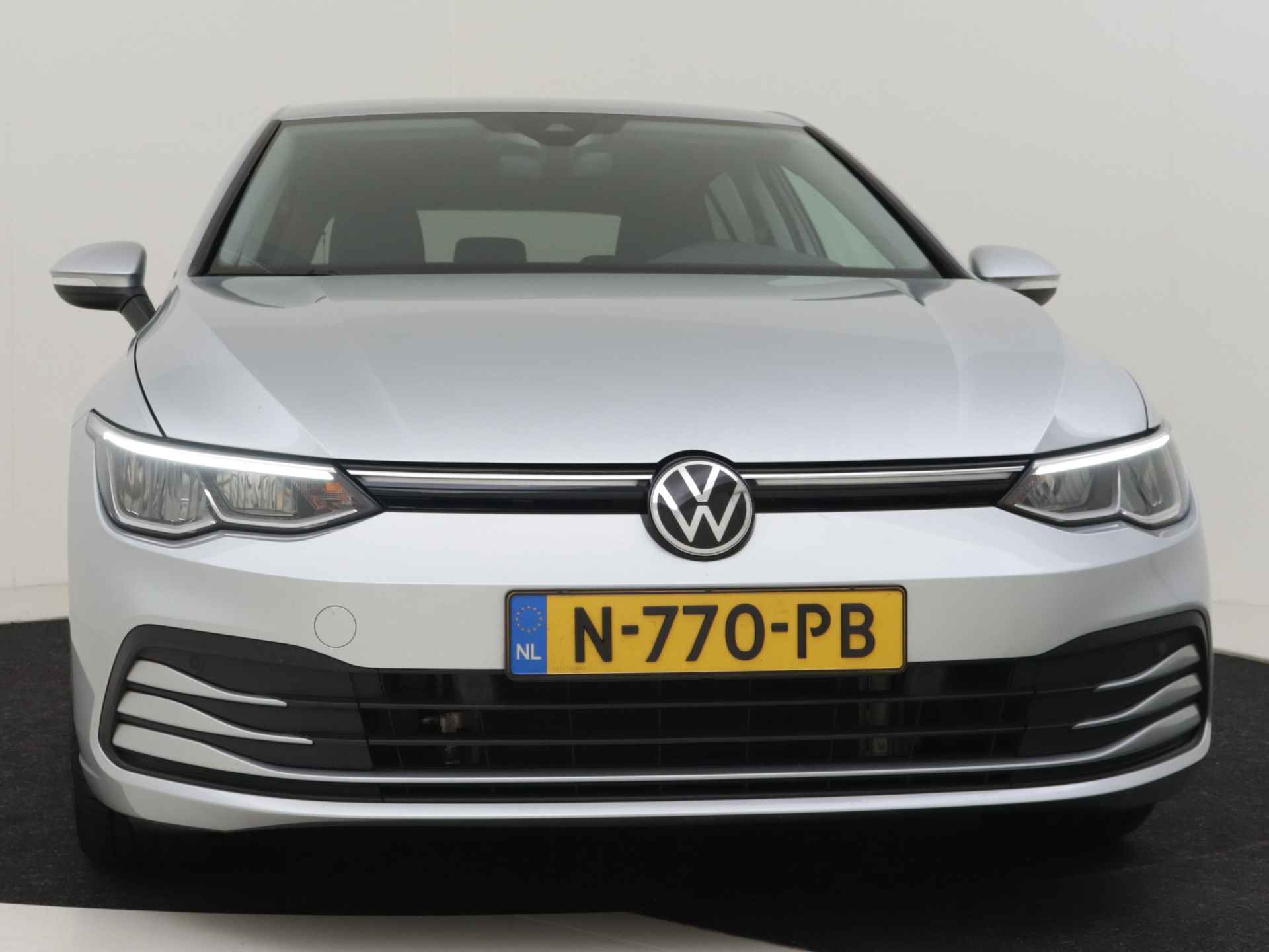 Volkswagen Golf 1.5 TSI 131pk Life | Airco | Apple Carplay/Android Auto | Adaptive cruise control | DAB-radio | Ledverlichting | Navigatie | 18" - 24/42