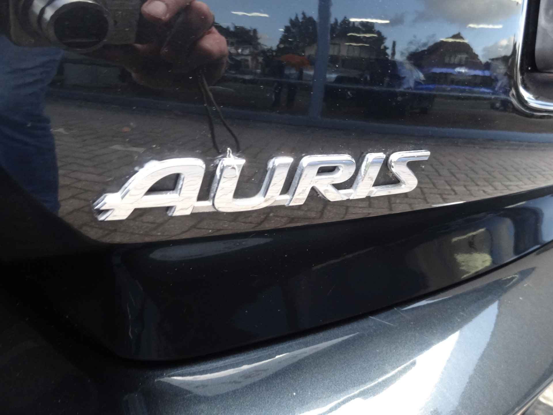Toyota Auris Touring Sports 1.8 Hybrid Dynamic trekhaak / 4 jaar garantie / 4 nieuwe banden / navi - 19/44