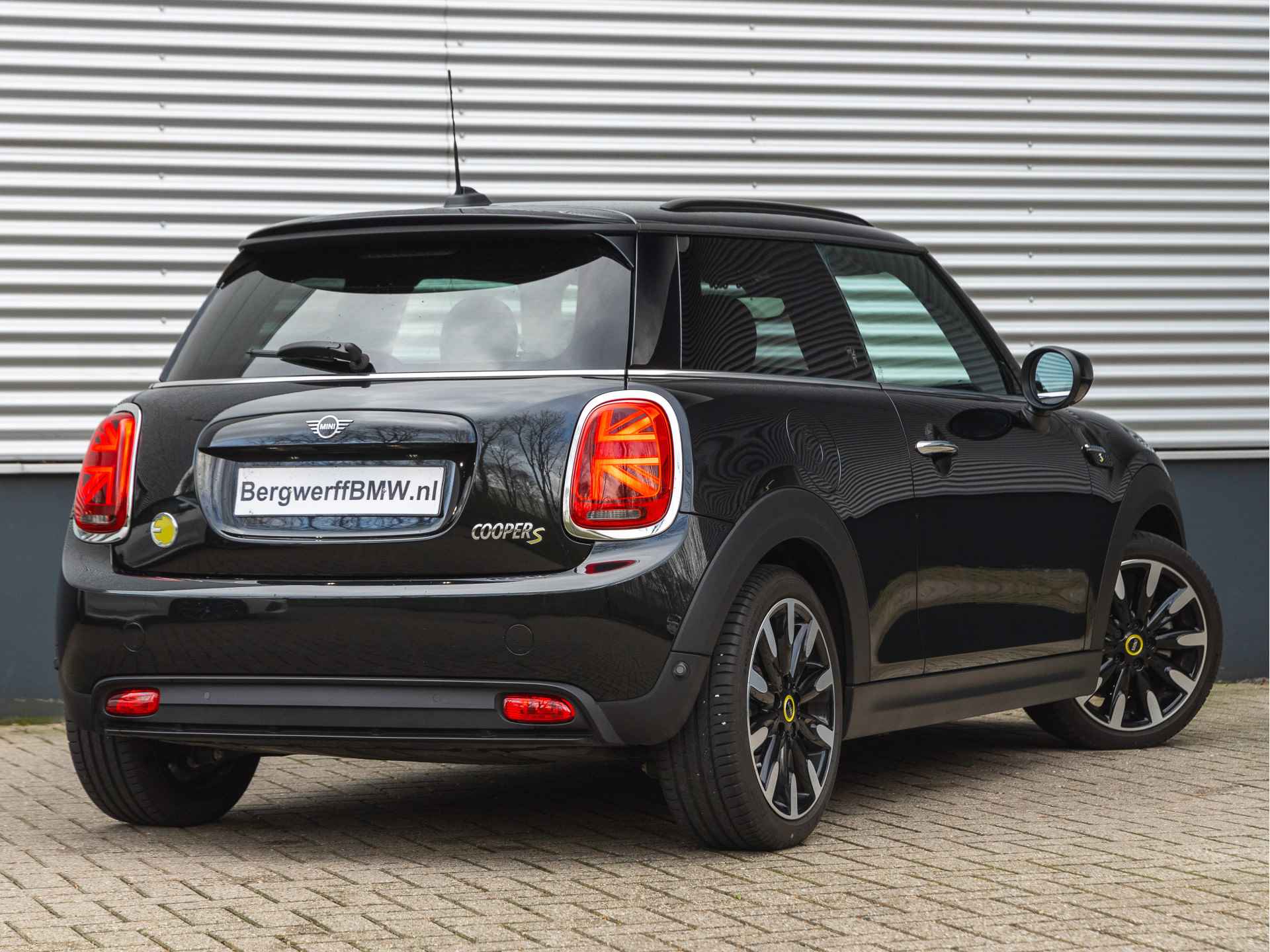MINI Mini Electric - Yours - Driving Ass - LED - Yours Leder - Stoelverwarming - 2/36