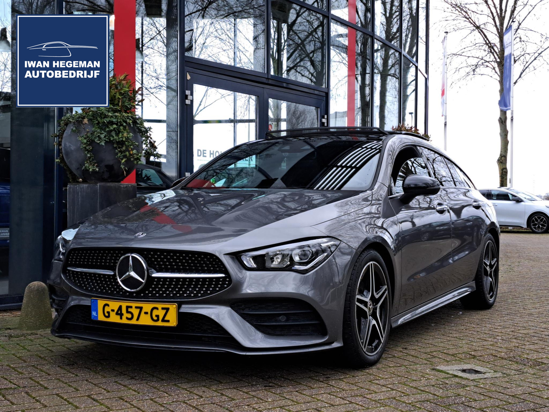 Mercedes-Benz CLA-klasse Shooting Brake 200 Business Solution AMG AUTOMAAT | Panodak | Navi | Wegkl. Trekhaak | Cruise Control | LM Velgen bij viaBOVAG.nl