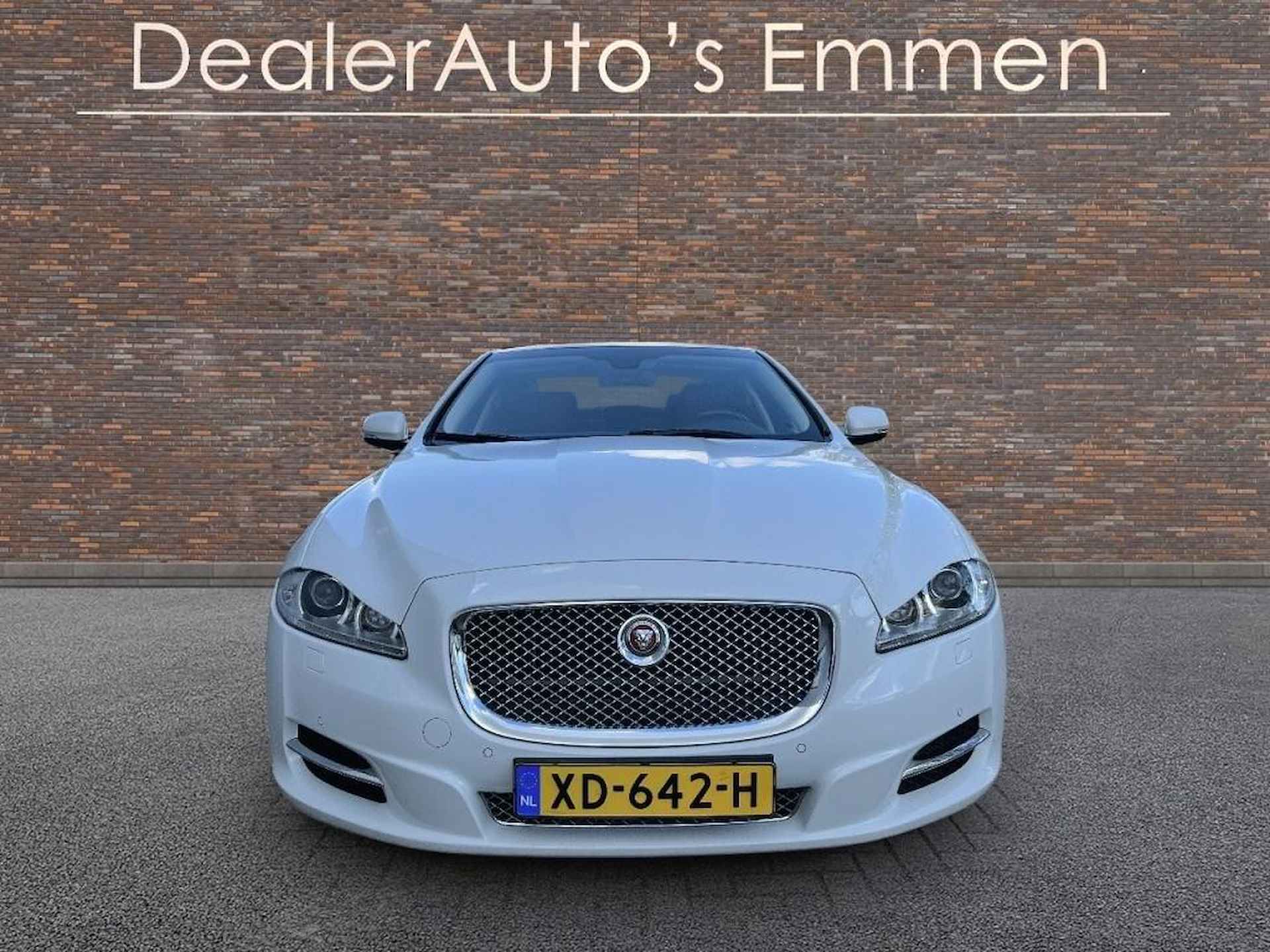 Jaguar XJ 3.0 V6 341 PK SC AWD LEDER SCHUIFDAK LMV NAVIGATIE CRUISE - 12/38