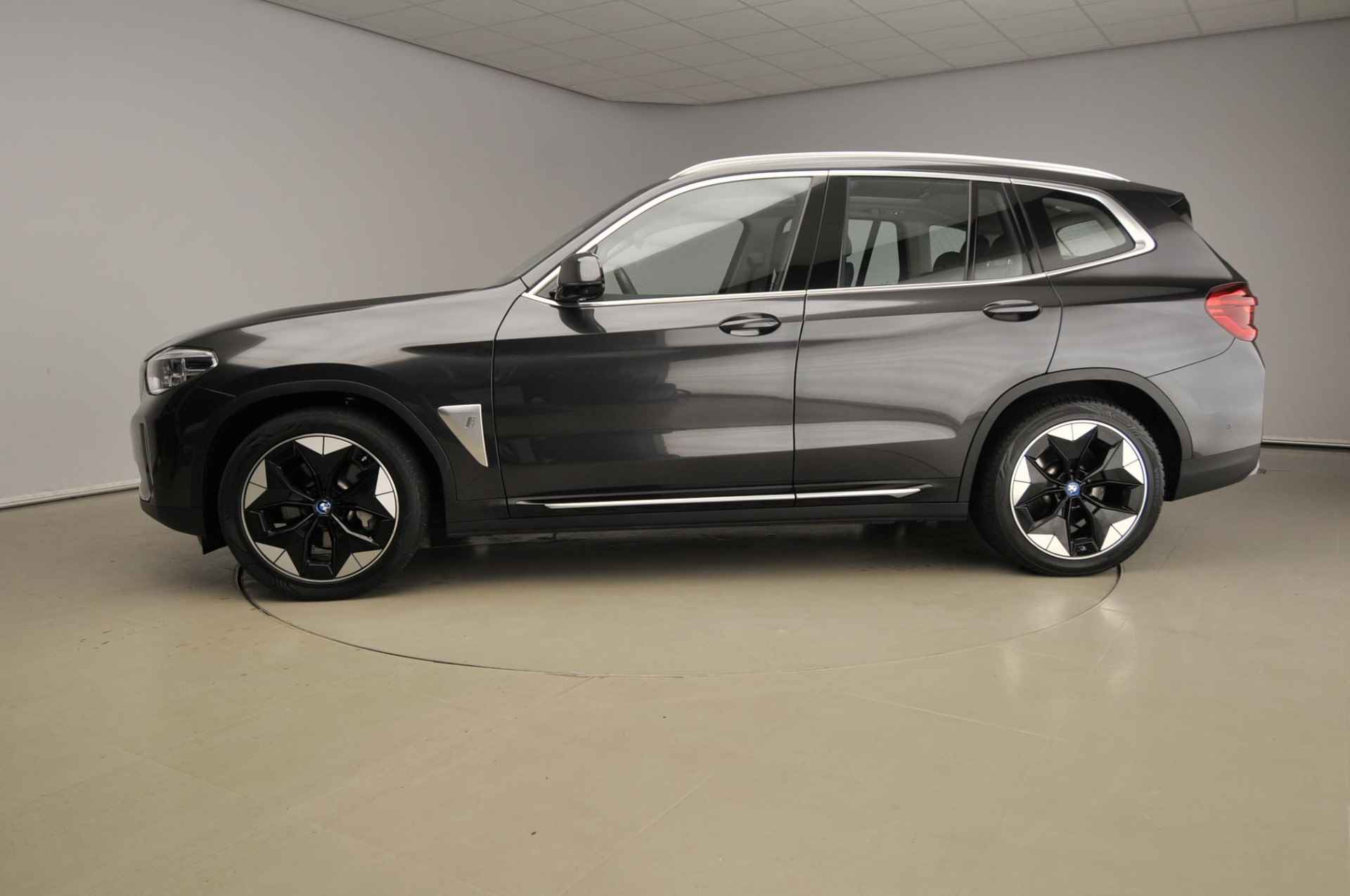 BMW iX3 High Executive | LED | Leder | HUD | Schuifdak | Sportstoelen | Chrome line | Stoelverwarming | DAB | Harman-kardon sound | Alu 20 inch - 3/51