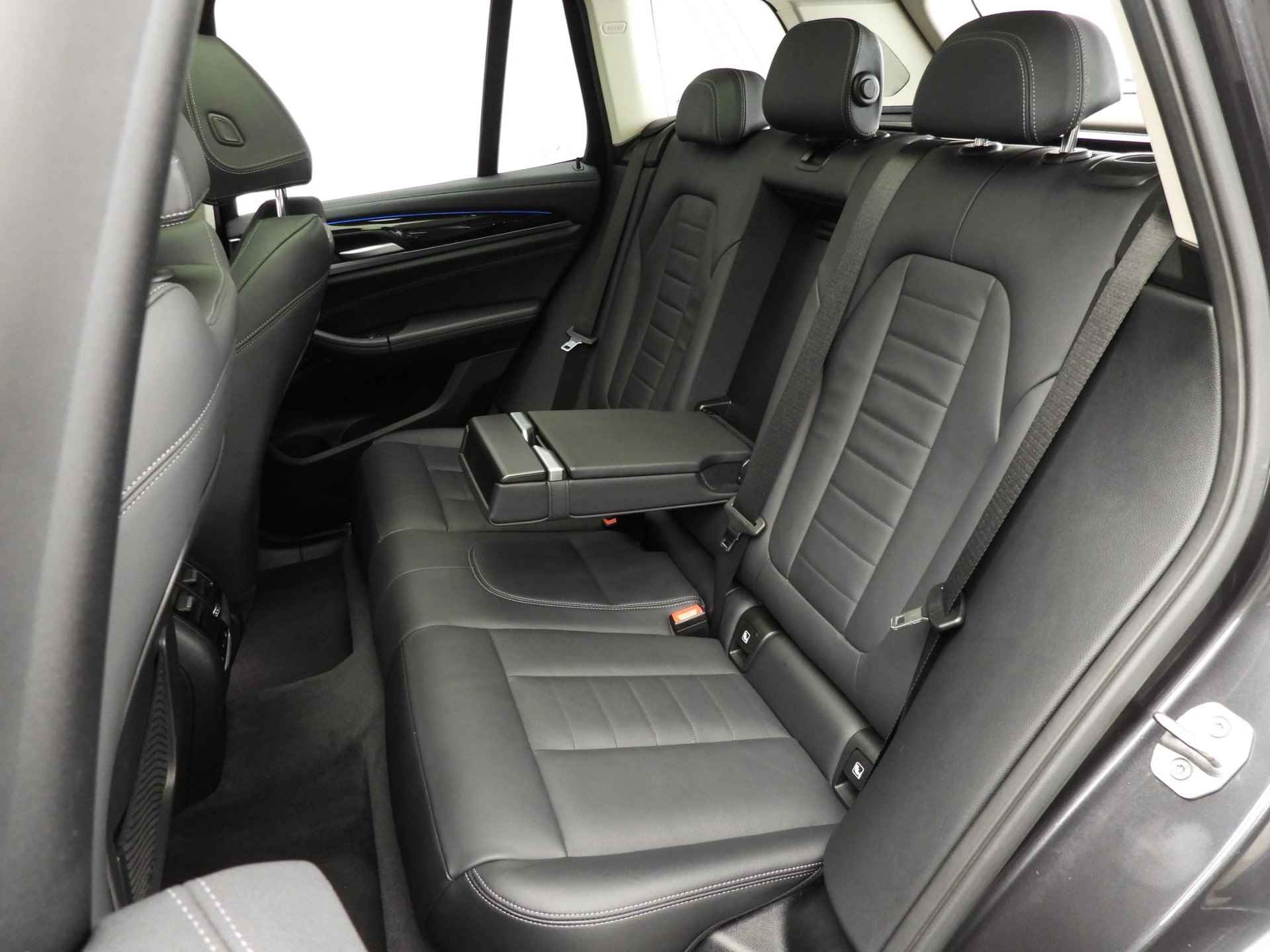 BMW iX3 High Executive | LED | Leder | HUD | Schuifdak | Sportstoelen | Chrome line | Stoelverwarming | DAB | Harman-kardon sound | Alu 20 inch - 9/51