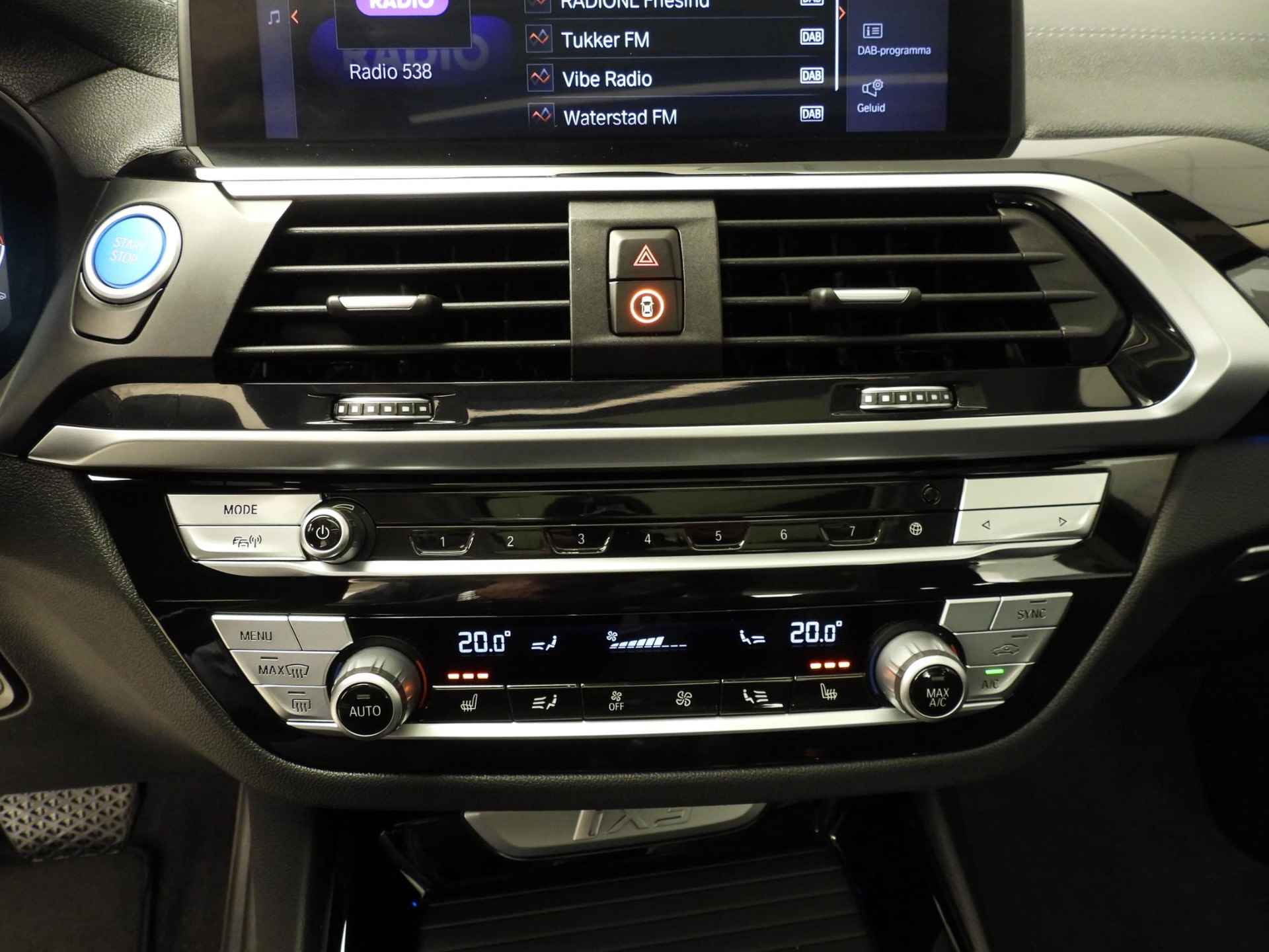 BMW iX3 High Executive | LED | Leder | HUD | Schuifdak | Sportstoelen | Chrome line | Stoelverwarming | DAB | Harman-kardon sound | Alu 20 inch - 15/51