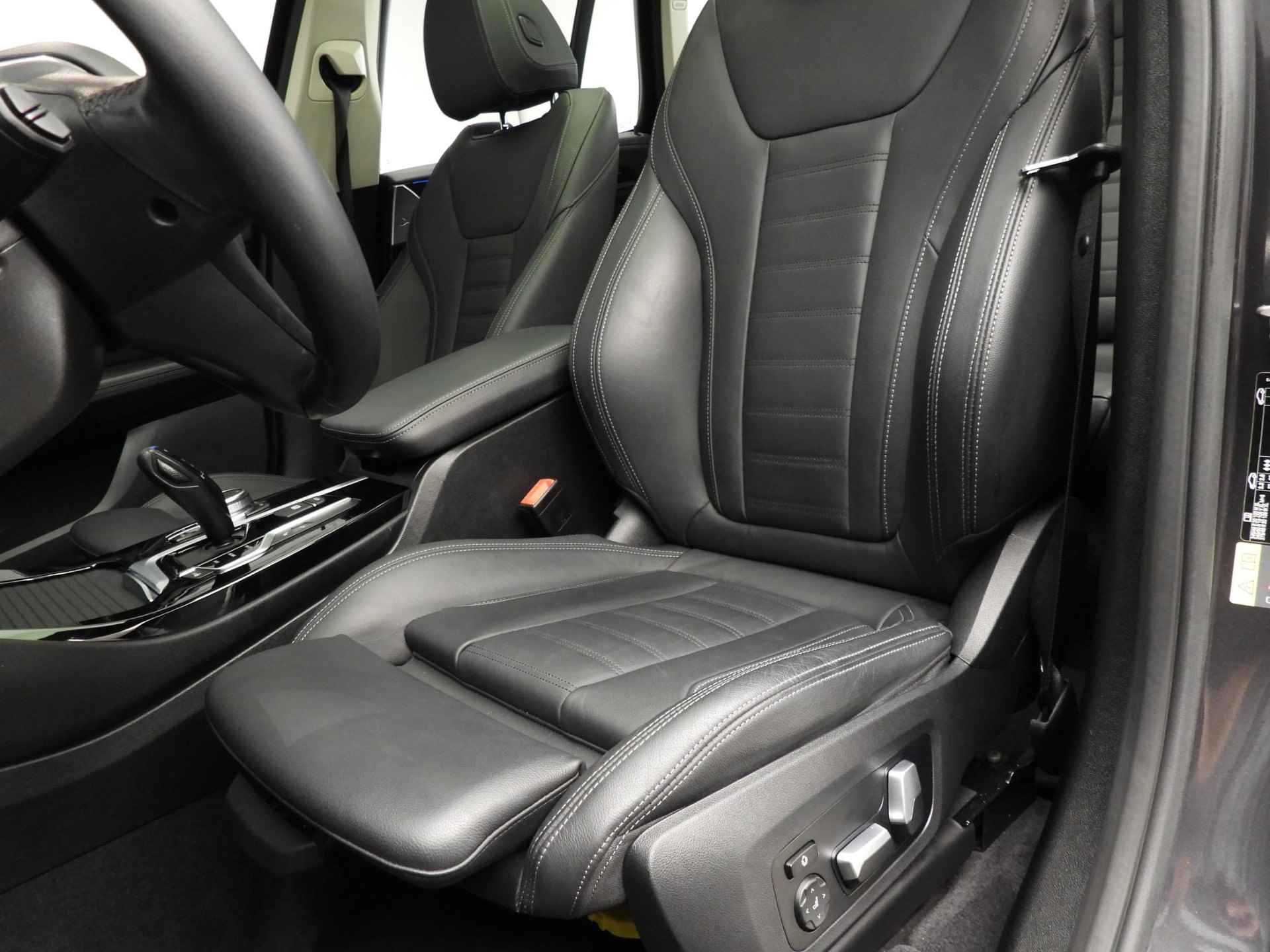 BMW iX3 High Executive | LED | Leder | HUD | Schuifdak | Sportstoelen | Chrome line | Stoelverwarming | DAB | Harman-kardon sound | Alu 20 inch - 32/51