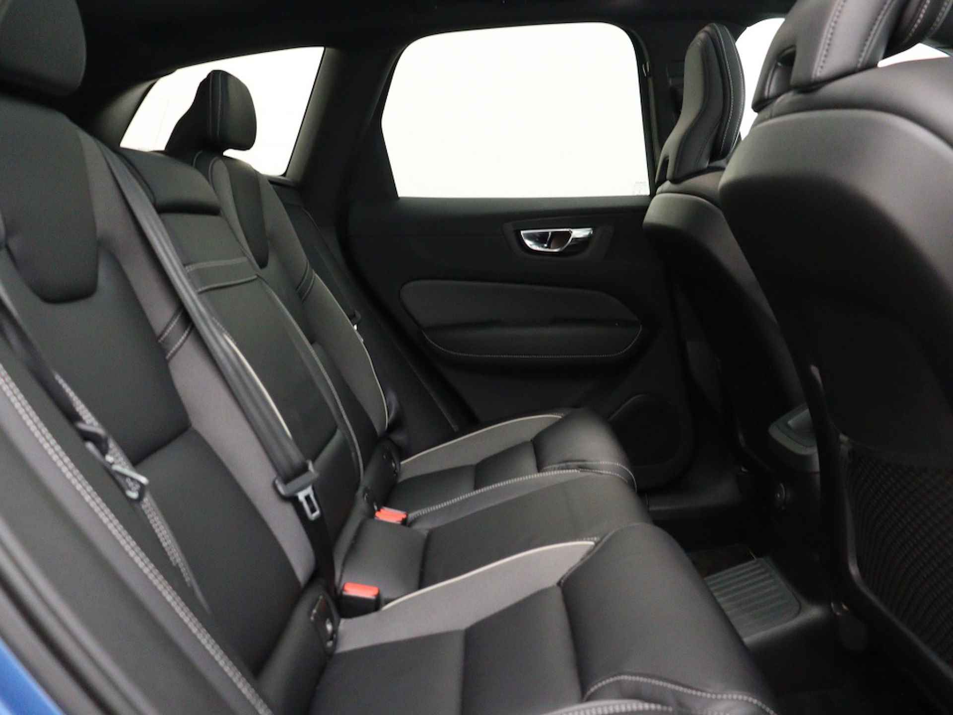 Volvo XC60 T5 AWD AUT(8) R-DESIGN SCHUIFDAK MASSAGE-STOELEN DAB+ ACC BLIS - 36/39