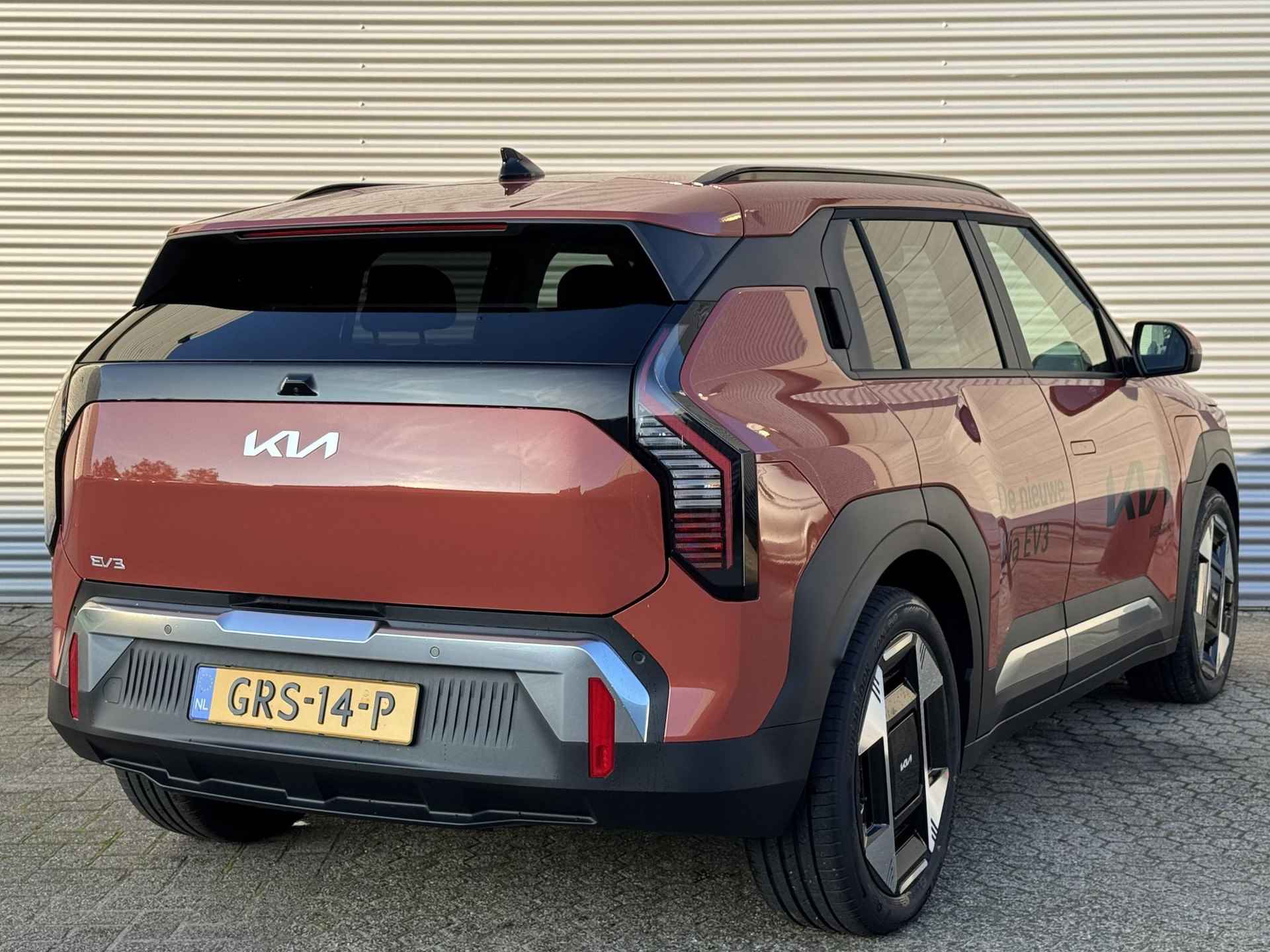 Kia EV3 Plus Advanced 81.4 kWh Demovoertuig Direct Beschikbaar voor Proefrit | Schuif/kantel dak | Stoelverwarming/Stuurwielverwarming | Keyless Entry | Draadloze Apple Carplay | - 4/27