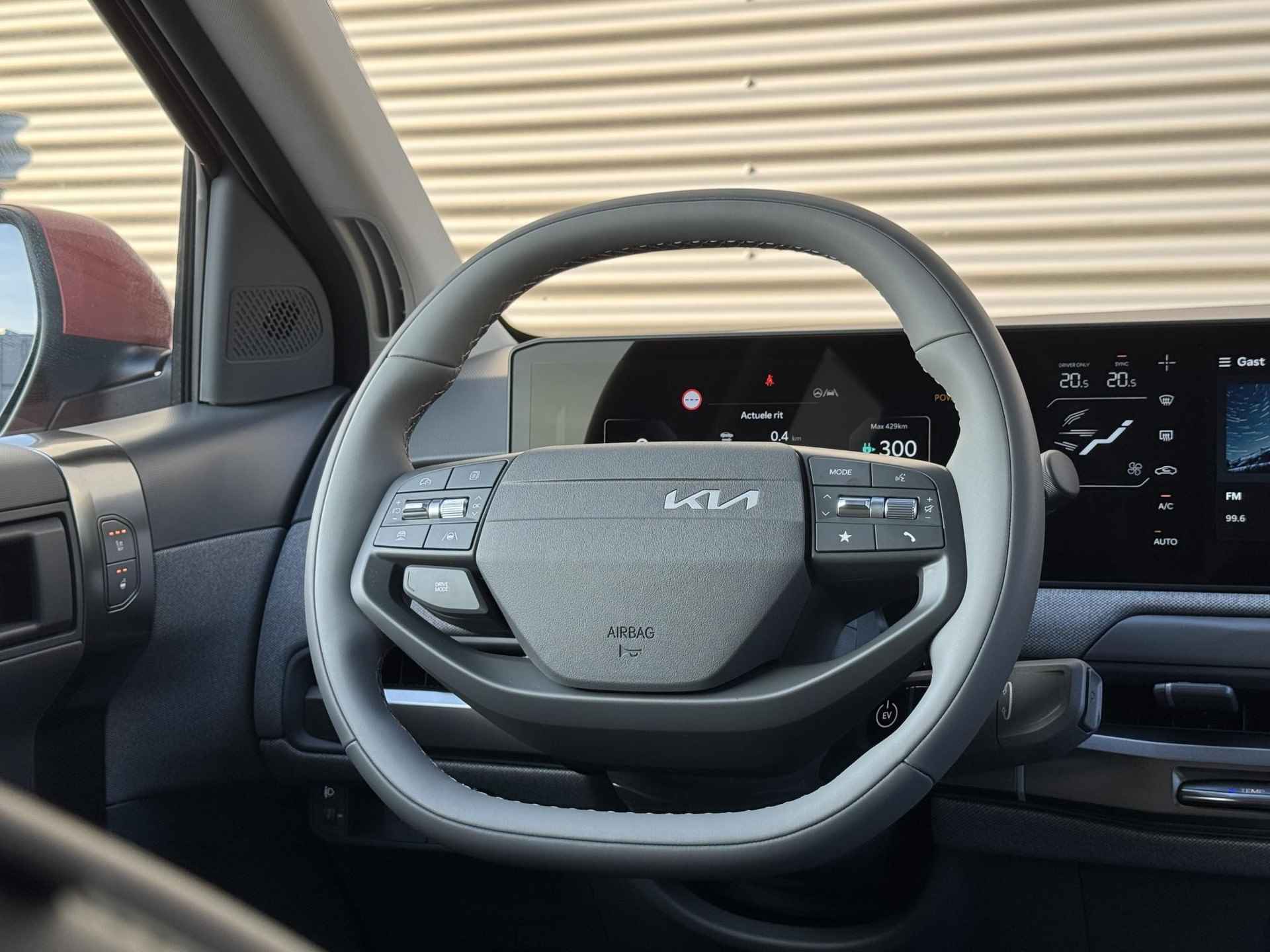 Kia EV3 Plus Advanced 81.4 kWh Demovoertuig Direct Beschikbaar voor Proefrit | Schuif/kantel dak | Stoelverwarming/Stuurwielverwarming | Keyless Entry | Draadloze Apple Carplay | - 10/27