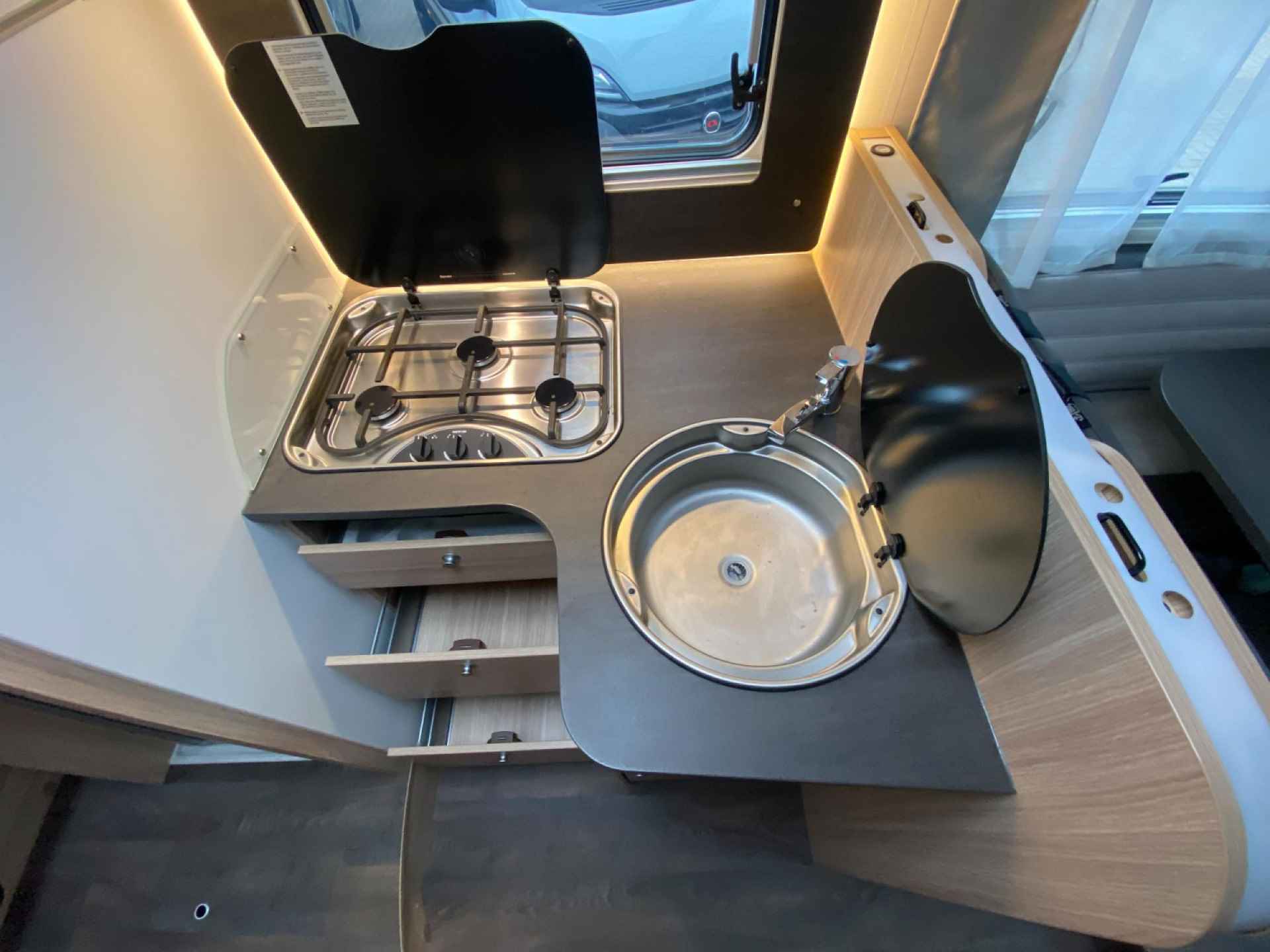 Hymer Sunlight T68 Enkele bedden Hefbed INCL. STALLING - 10/35