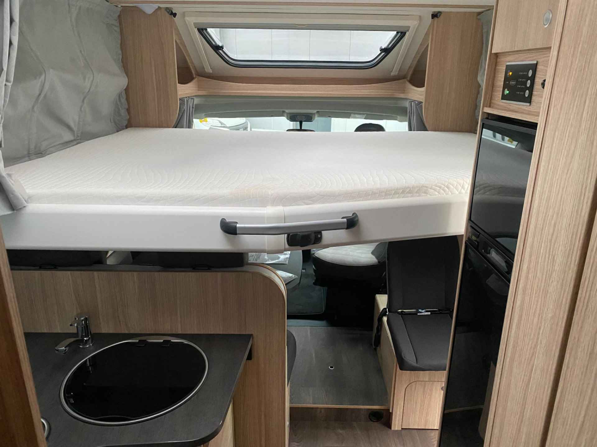 Hymer Sunlight T68 Enkele bedden Hefbed INCL. STALLING - 34/35