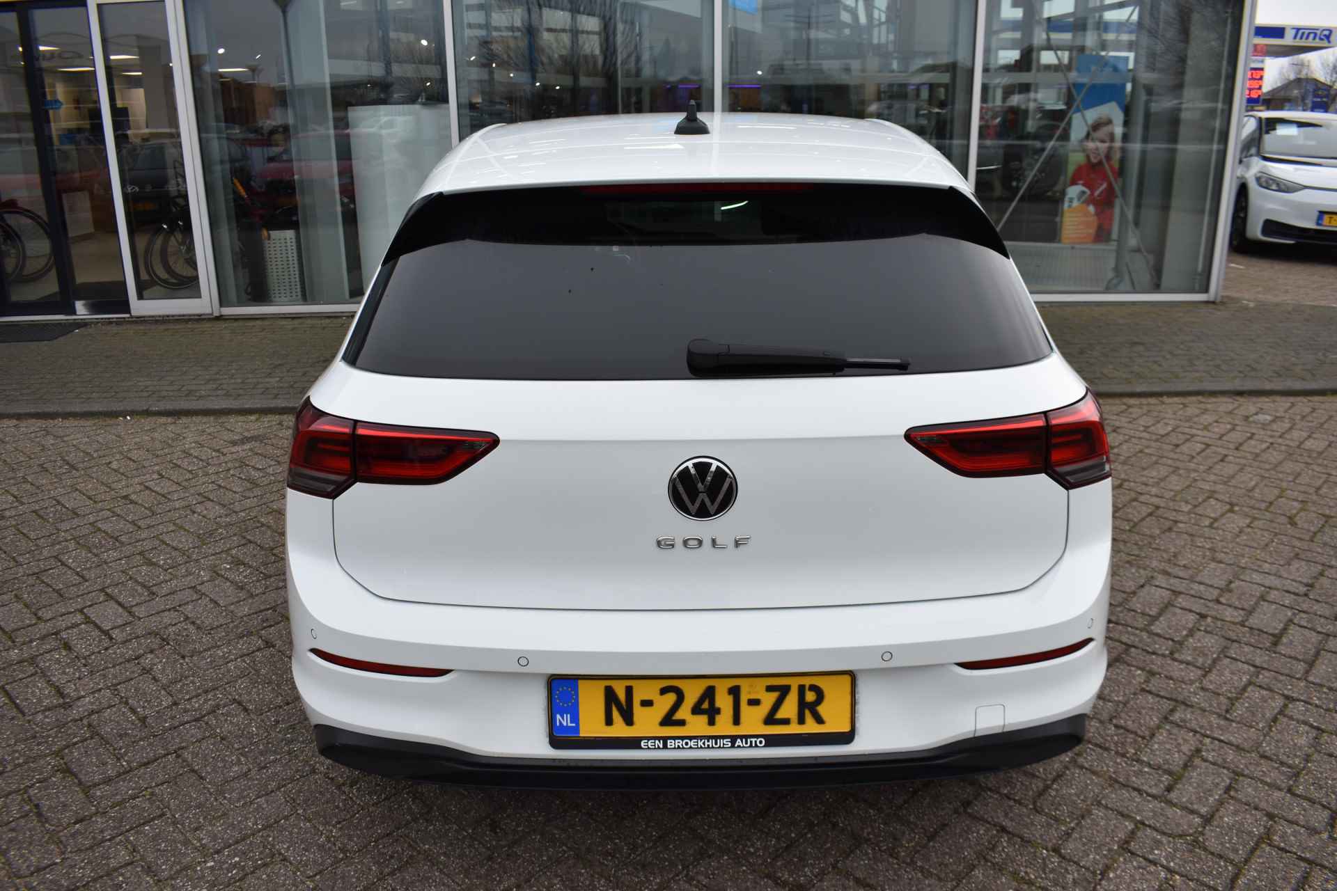 Volkswagen Golf 1.0 TSI 110PK Life | ADAPT. CRUISE | NAVIGATIE | STOELVERW. | 16 INCH - 26/28