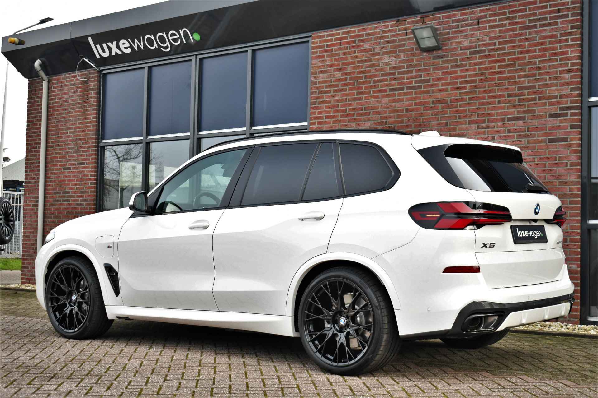 BMW X5 xDrive50e M-Sport Pano Trekh 360 22inch H/K Soft-close Gesture - 6/103