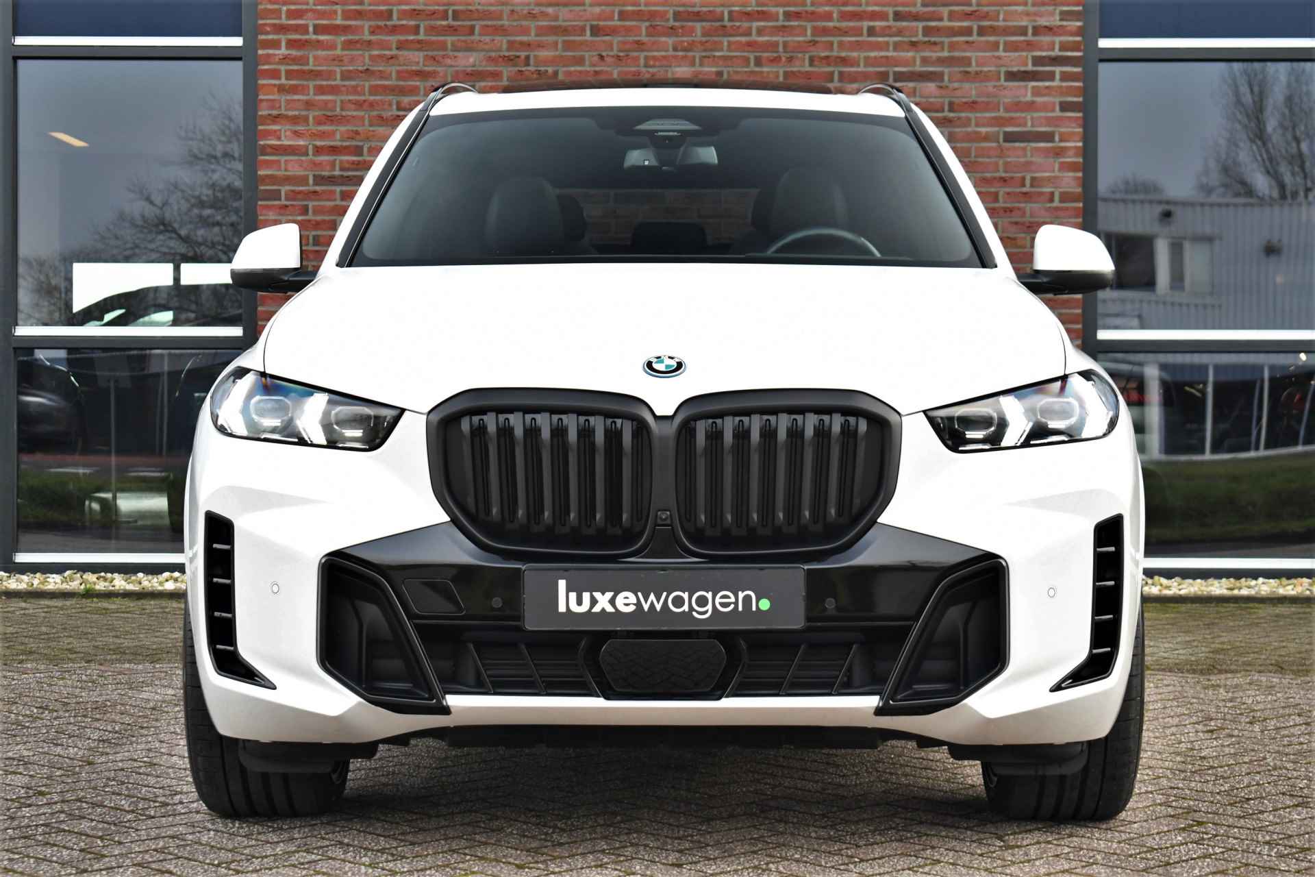 BMW X5 xDrive50e M-Sport Pano Trekh 360 22inch H/K Soft-close Gesture - 7/103