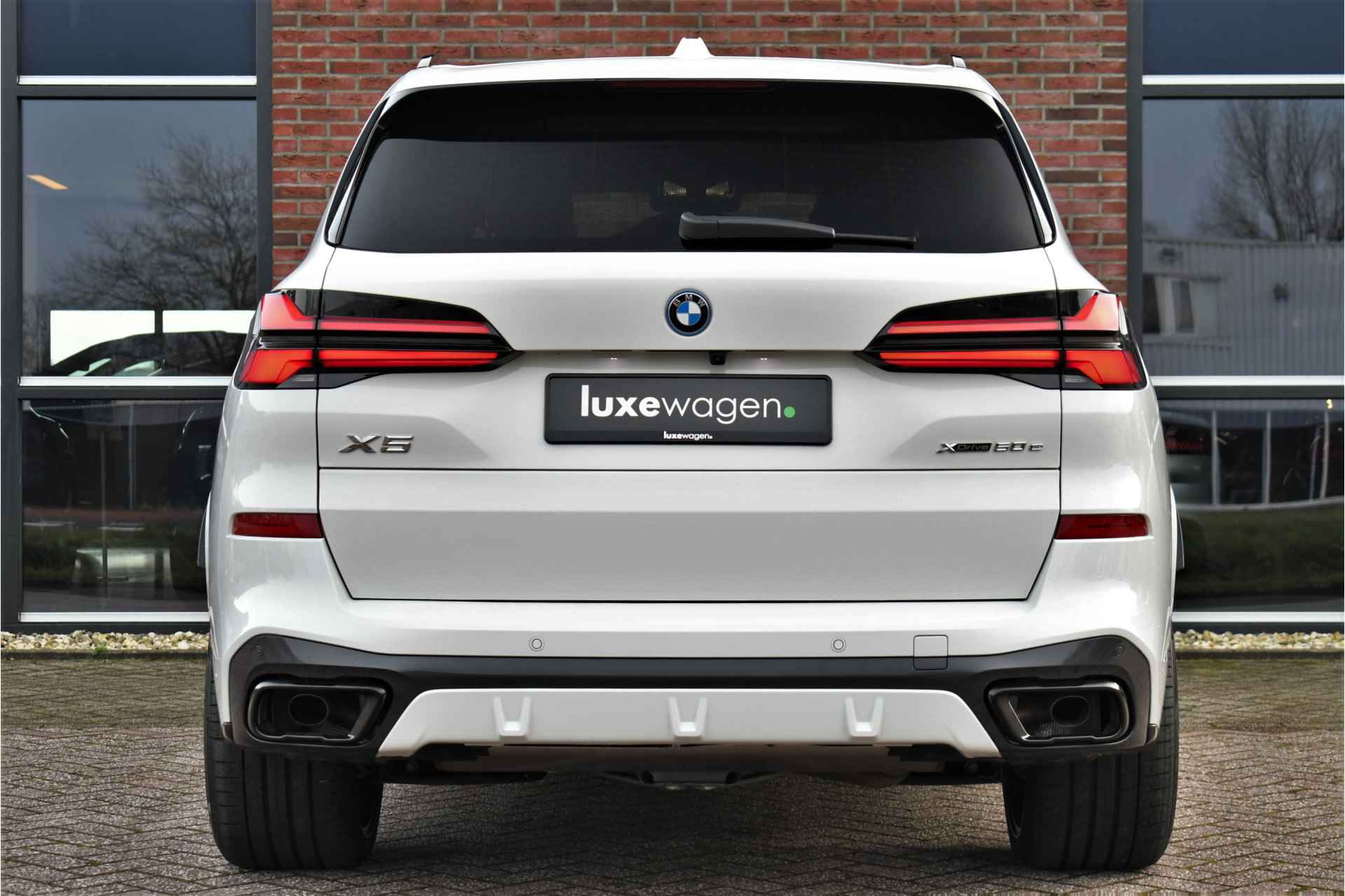 BMW X5 xDrive50e M-Sport Pano Trekh 360 22inch H/K Soft-close Gesture - 8/103