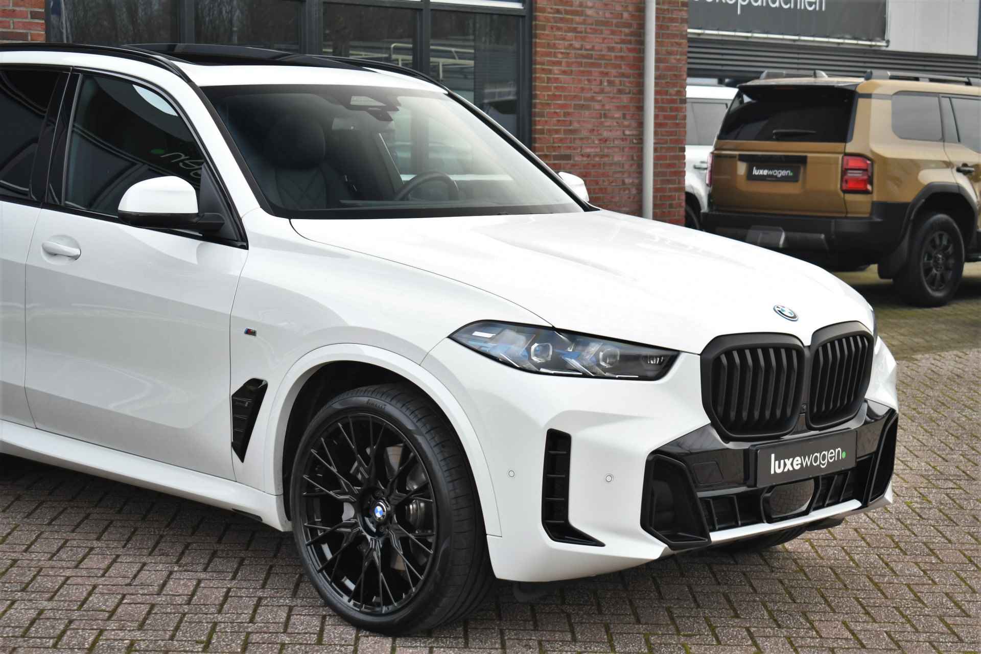 BMW X5 xDrive50e M-Sport Pano Trekh 360 22inch H/K Soft-close Gesture - 53/103