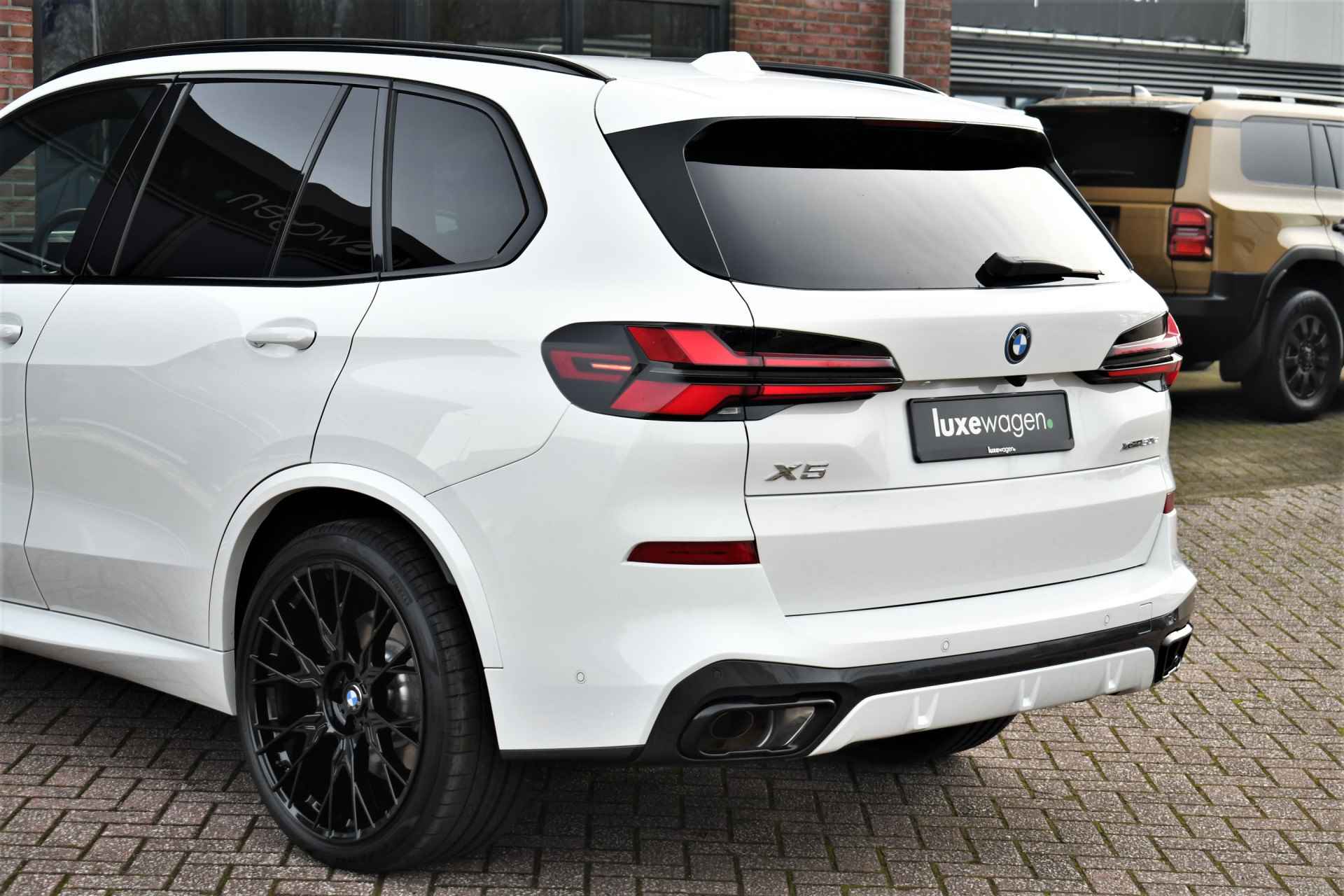 BMW X5 xDrive50e M-Sport Pano Trekh 360 22inch H/K Soft-close Gesture - 54/103