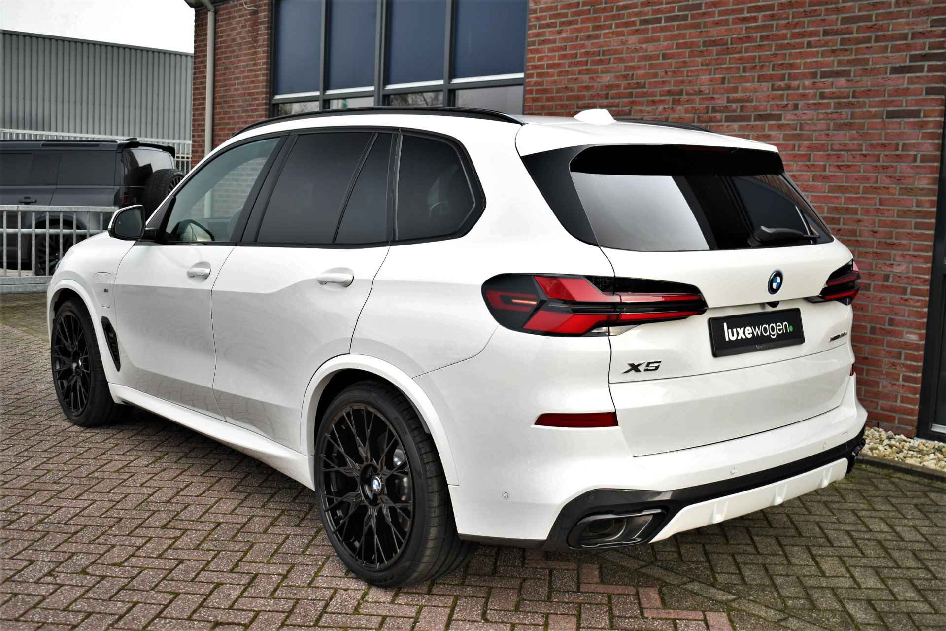 BMW X5 xDrive50e M-Sport Pano Trekh 360 22inch H/K Soft-close Gesture - 62/103