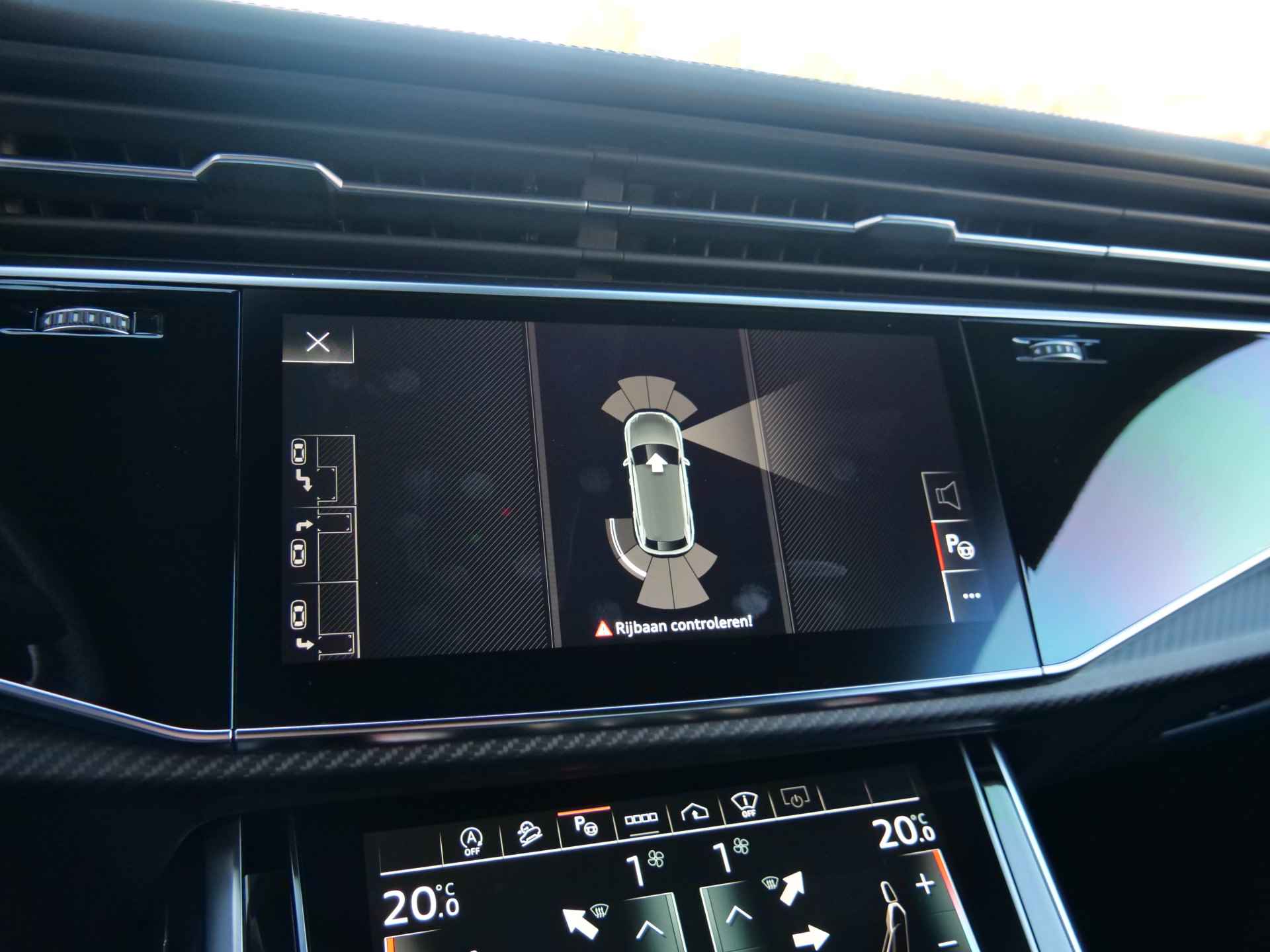 Audi RS Q8 4.0 TFSI RS Q8 quattro 600 Pk Automaat Keramisch / Schuifdak / Camera / Leer / Trekhaak /  Apple Carplay - 45/70