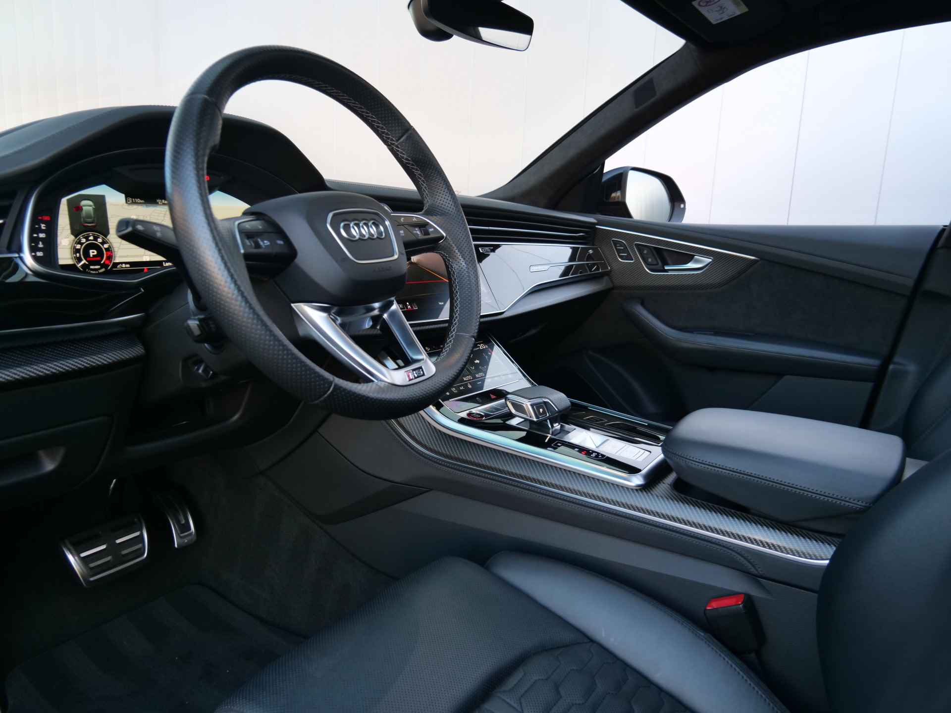 Audi RS Q8 4.0 TFSI RS Q8 quattro 600 Pk Automaat Keramisch / Schuifdak / Camera / Leer / Trekhaak /  Apple Carplay - 65/70