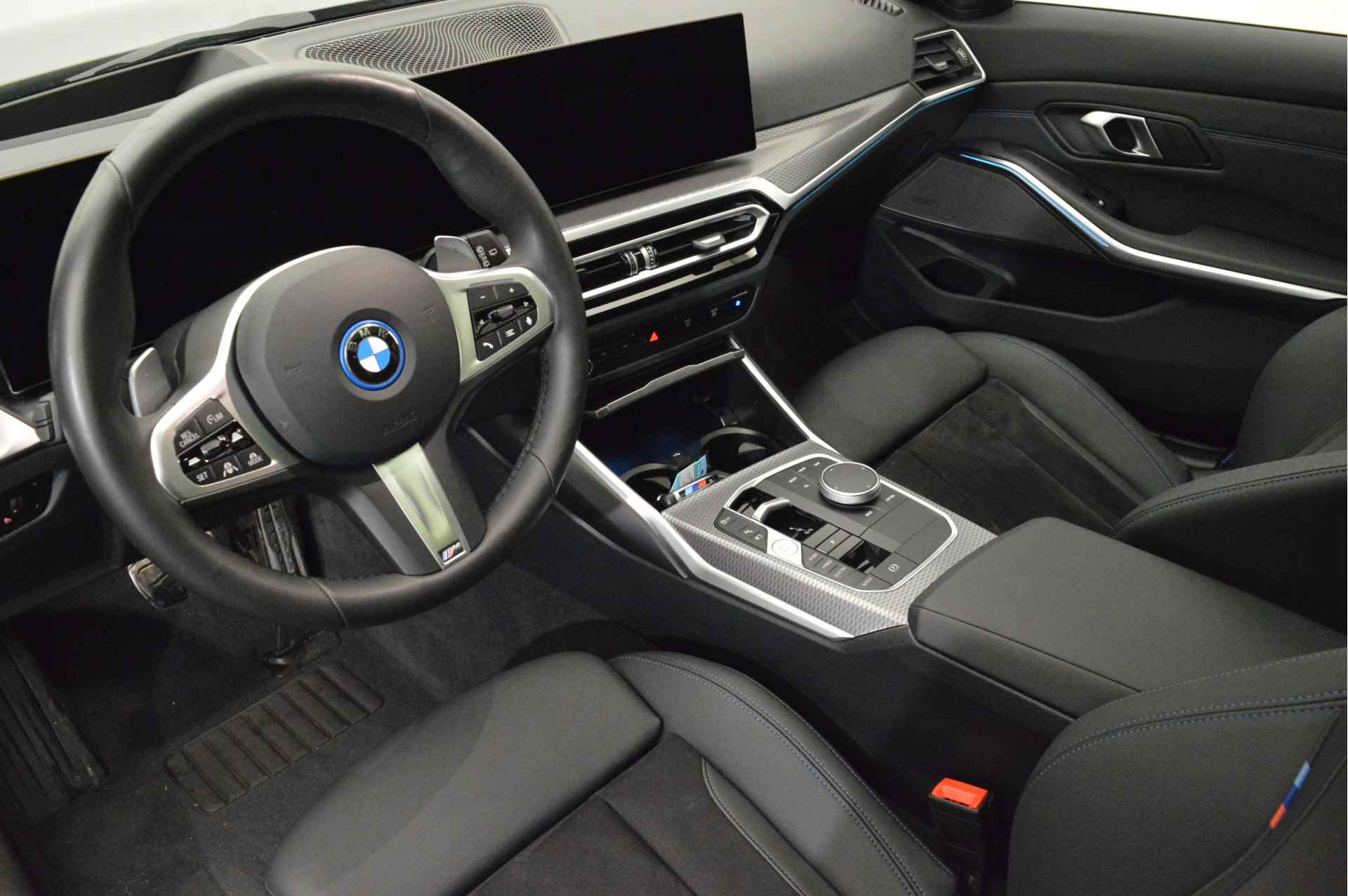 BMW 3 Serie Touring 330e xDrive High Executive M Sport Automaat / Panoramadak / Trekhaak / Adaptief M Onderstel / Sportstoelen / Stoelverwarming / Adaptieve LED / Parking Assistant / Harman Kardon - 7/28