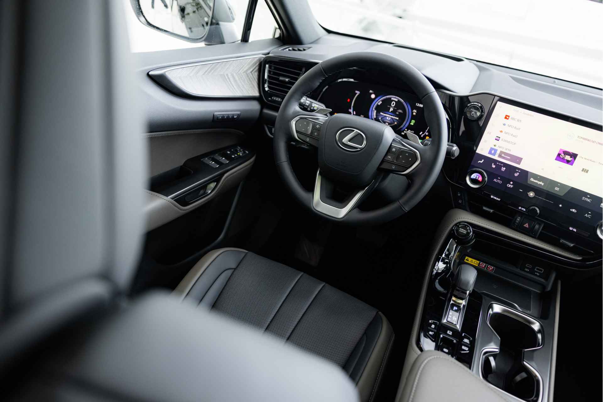 Lexus NX 450h+ AWD Overtrail Line Limited | Adaptive Suspension |  Stoelverwarming & Koeling | Panoramic View | - 8/75