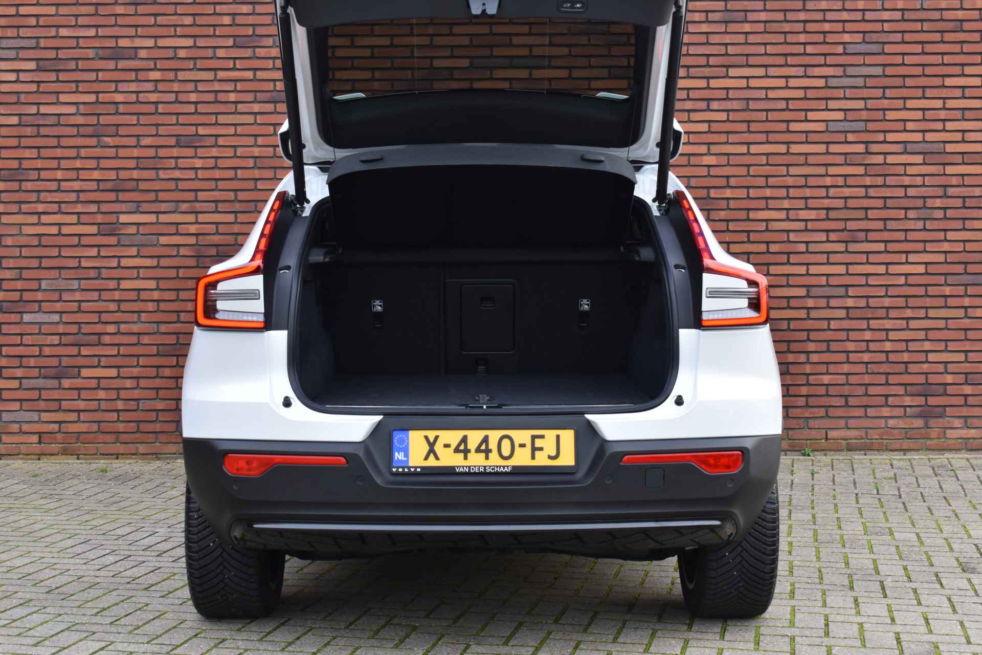 Volvo C40 Recharge 232PK Plus 69 kWh | Getint glas | Elektrisch verstelbare stoel | - 35/36