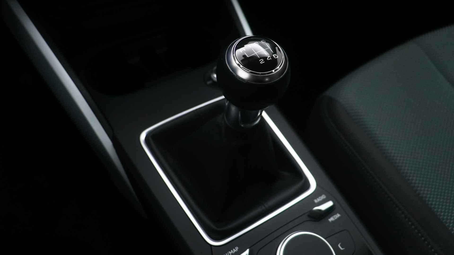 Audi Q2 30 TFSI Pro Line | Navigatie | Climate control | 17" LMV | - 28/30