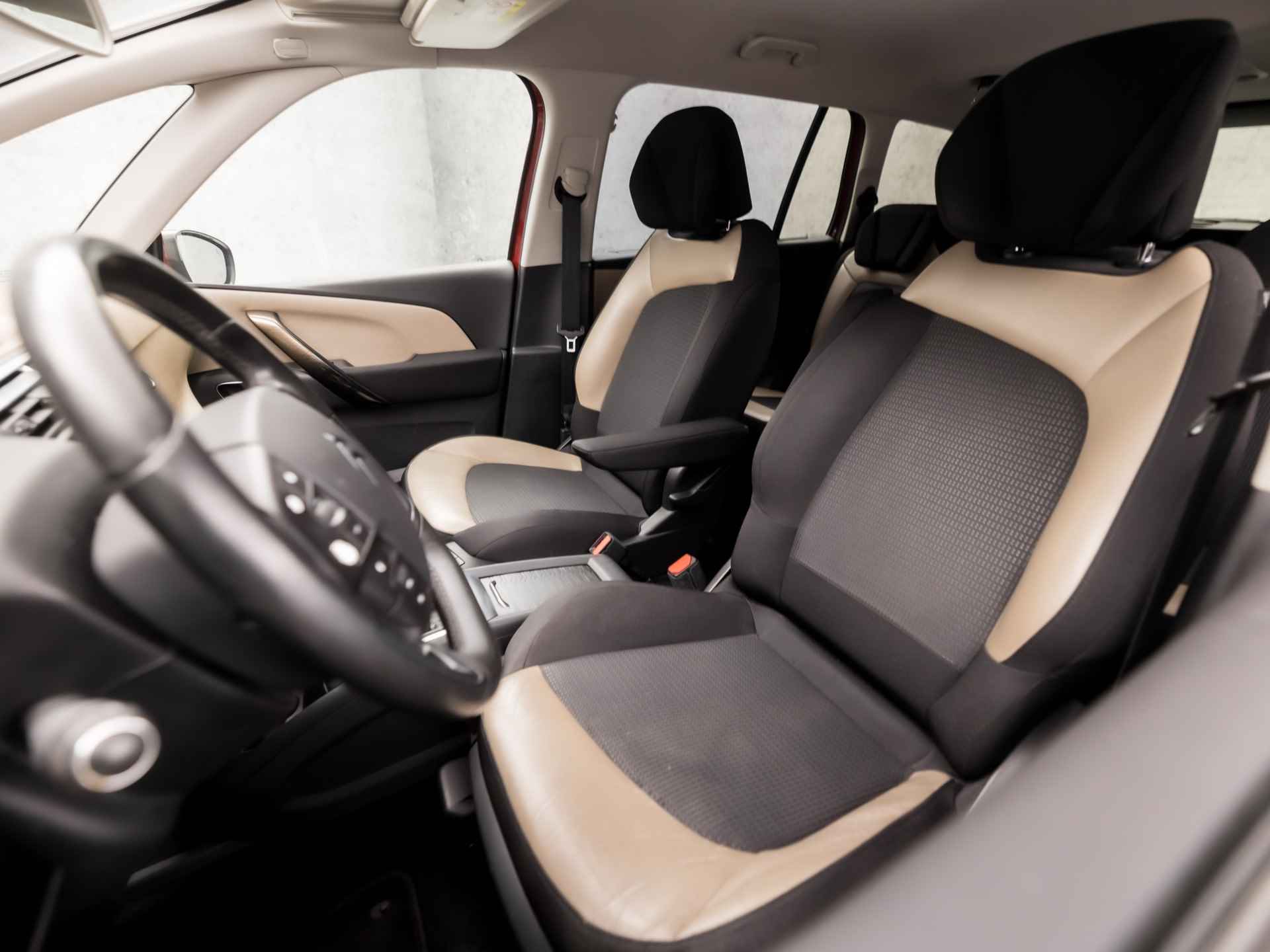 Citroën Grand C4 Picasso 1.6 THP Exclusive 7 Persoons (GROOT NAVI, CAMERA, KEYLESS START, VIRTUAL COCKPIT, GETINT GLAS, CRUISE, CLIMATE, ARMSTEUN, SPORTSTOELEN, LEDER, PARKEERSENSOREN, NIEUWE APK, NIEUWSTAAT) - 13/35