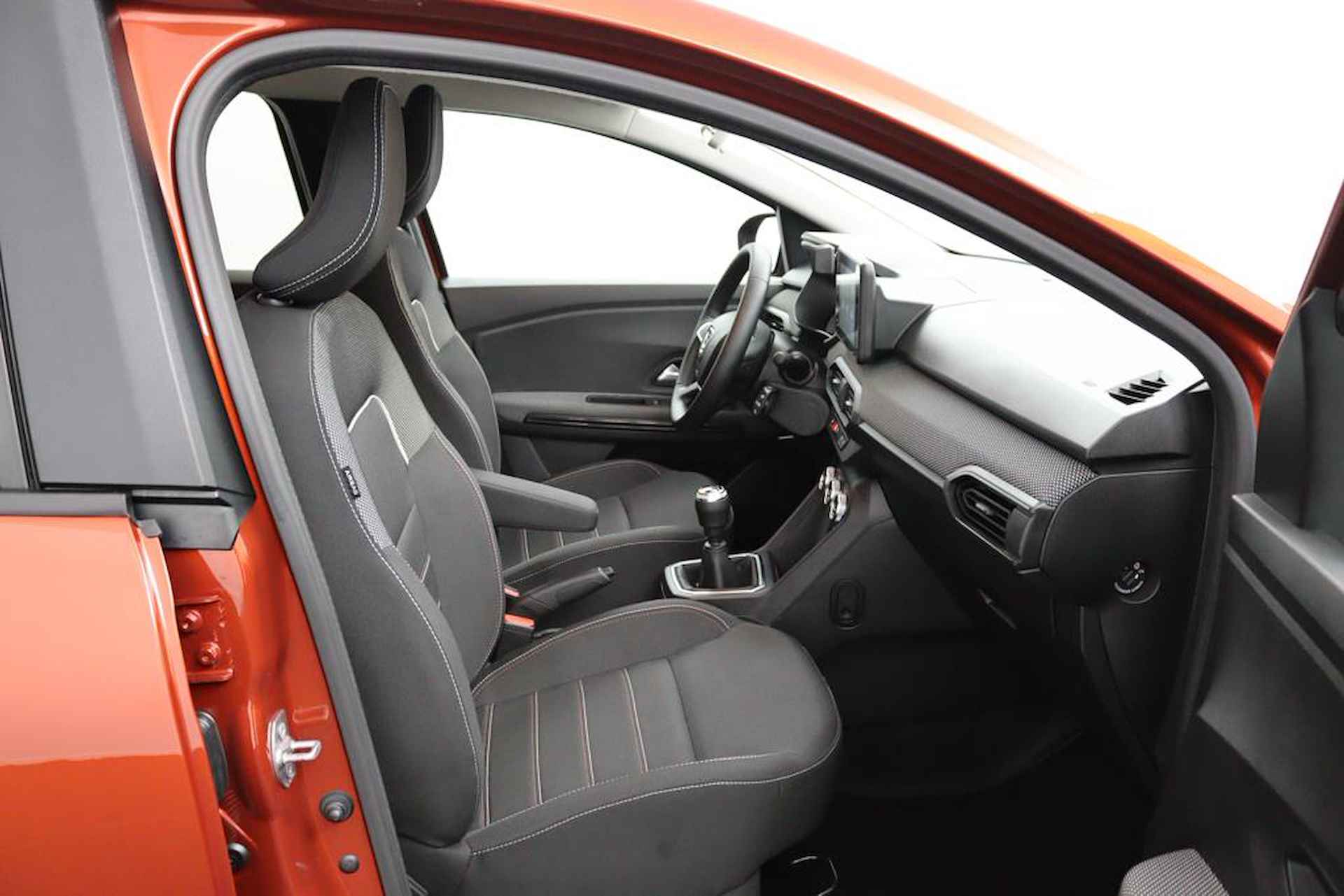 Dacia Jogger 1.0 TCe 100 Bi-Fuel Extreme | Camera | All Season | Climate Control | Cruise Control | Getint Glas | Metallic Lak | Multi Media | Bluetooth | LED Koplampen | Apple Car Play | Android Auto | - 17/50
