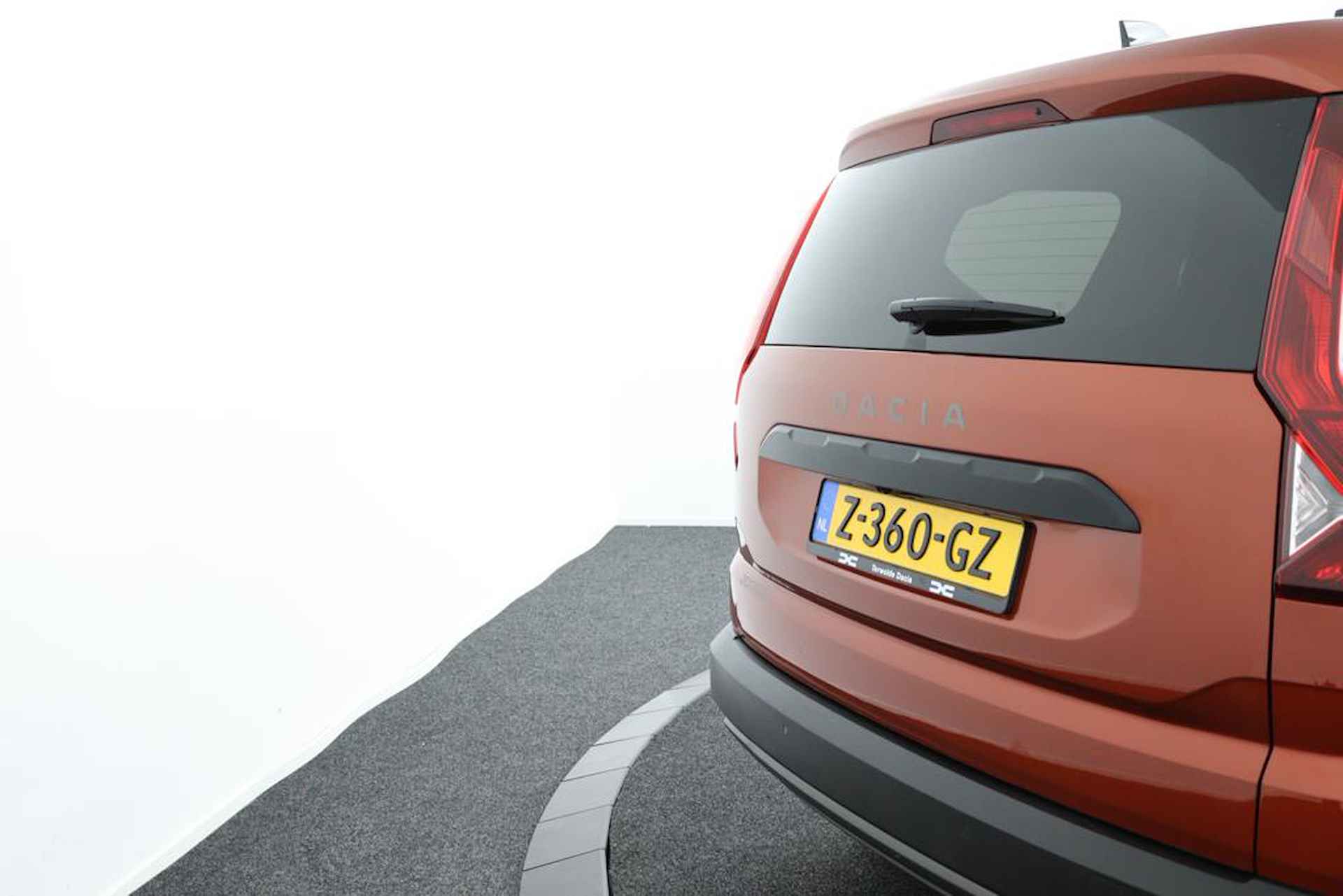 Dacia Jogger 1.0 TCe 100 Bi-Fuel Extreme | Camera | All Season | Climate Control | Cruise Control | Getint Glas | Metallic Lak | Multi Media | Bluetooth | LED Koplampen | Apple Car Play | Android Auto | - 45/50