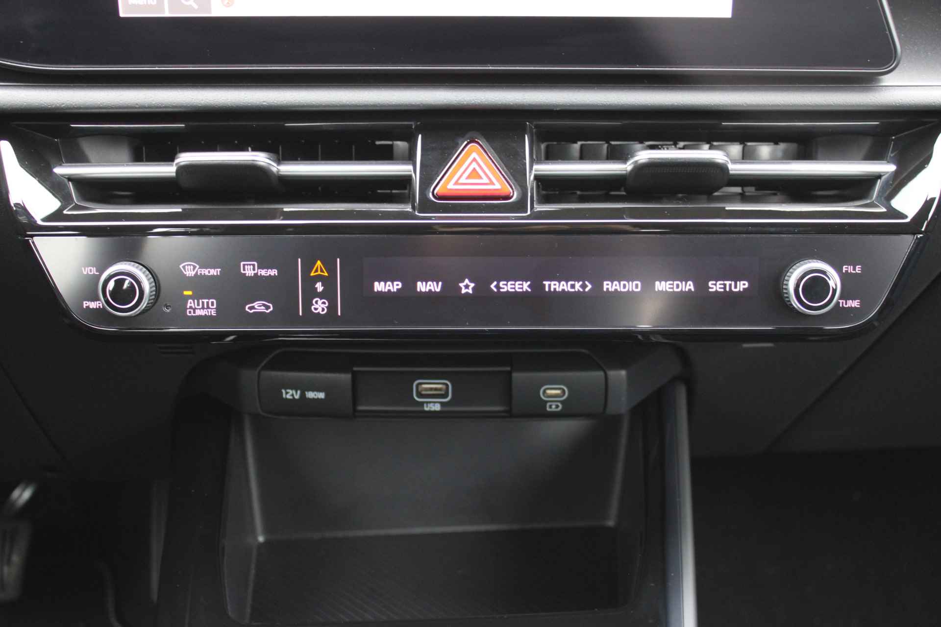Kia Niro EV ComfortPlusLine 64.8 kWh | BTW Auto | Adap. Crusie | Navi | Keyless Entry | Geschikt voor €2000,- subsidie | - 16/19