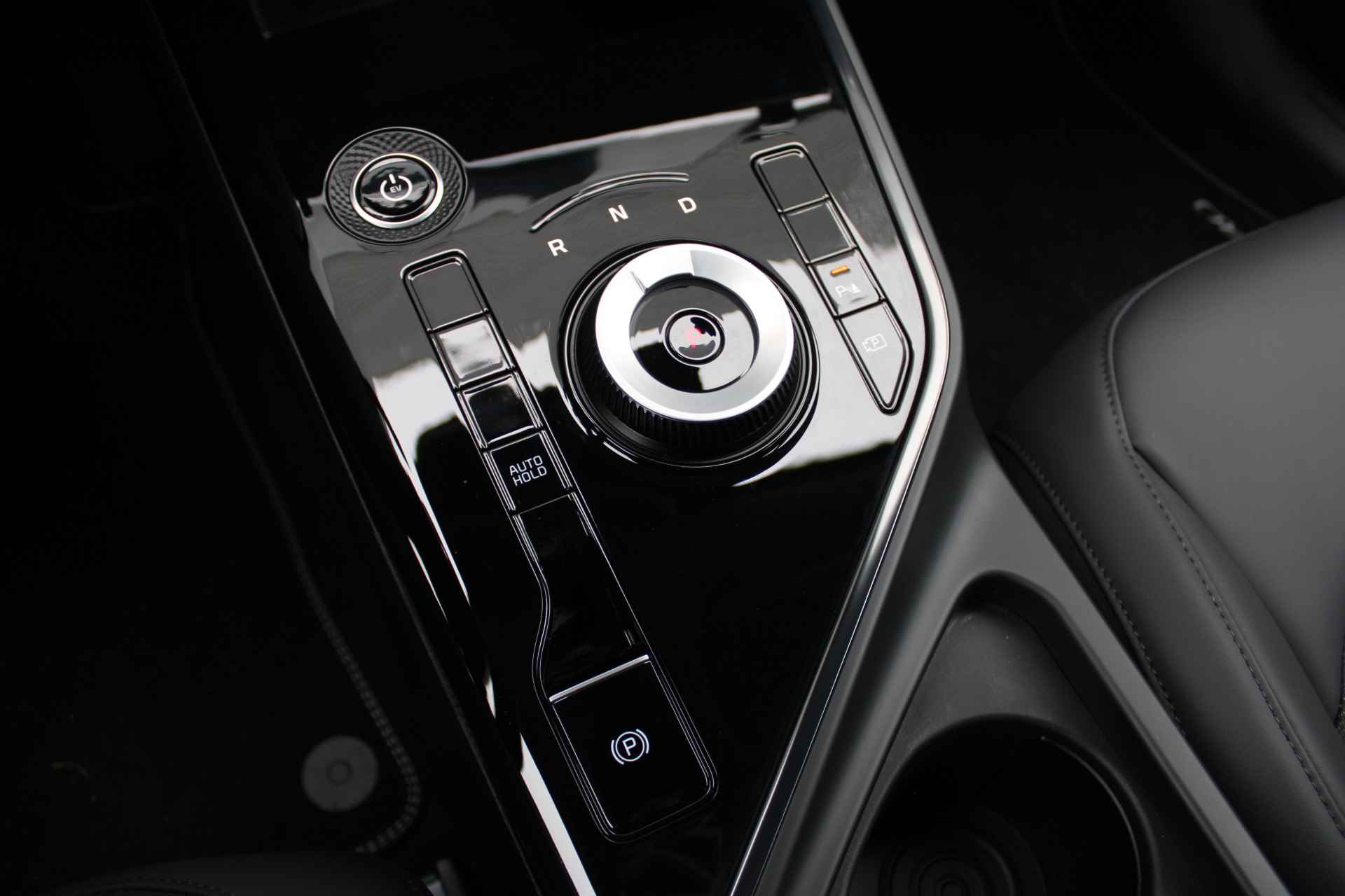 Kia Niro EV ComfortPlusLine 64.8 kWh | BTW Auto | Adap. Crusie | Navi | Keyless Entry | Geschikt voor €2000,- subsidie | - 17/19
