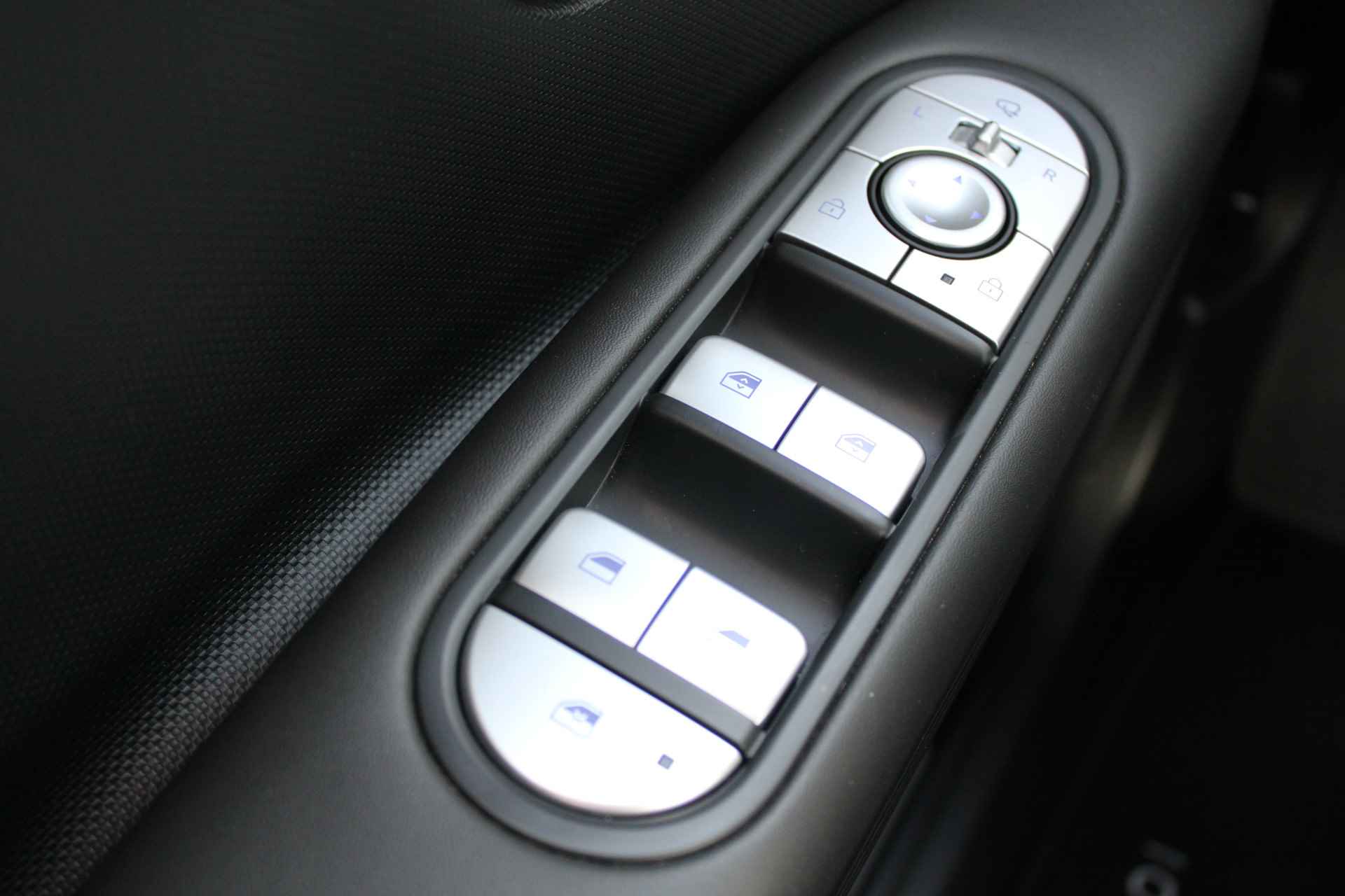Hyundai IONIQ 5 73 kWh 218pk Connect Automaat | Leder | Climate | Camera | Keyless | Full Led | Navigatie | Winterpakket | Warmtepomp | 19" Lich - 18/29