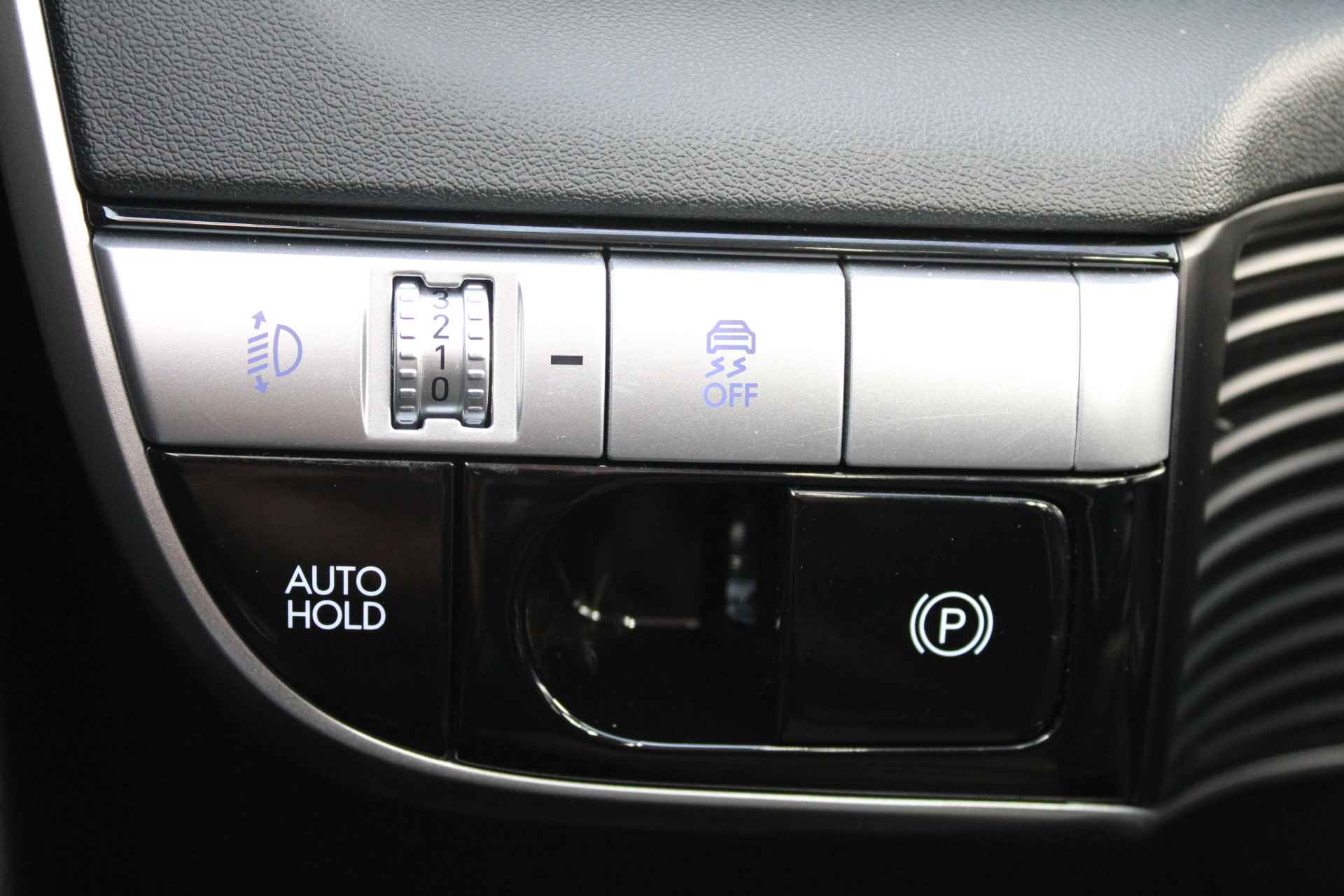 Hyundai IONIQ 5 73 kWh 218pk Connect Automaat | Leder | Climate | Camera | Keyless | Full Led | Navigatie | Winterpakket | Warmtepomp | 19" Lich - 19/29