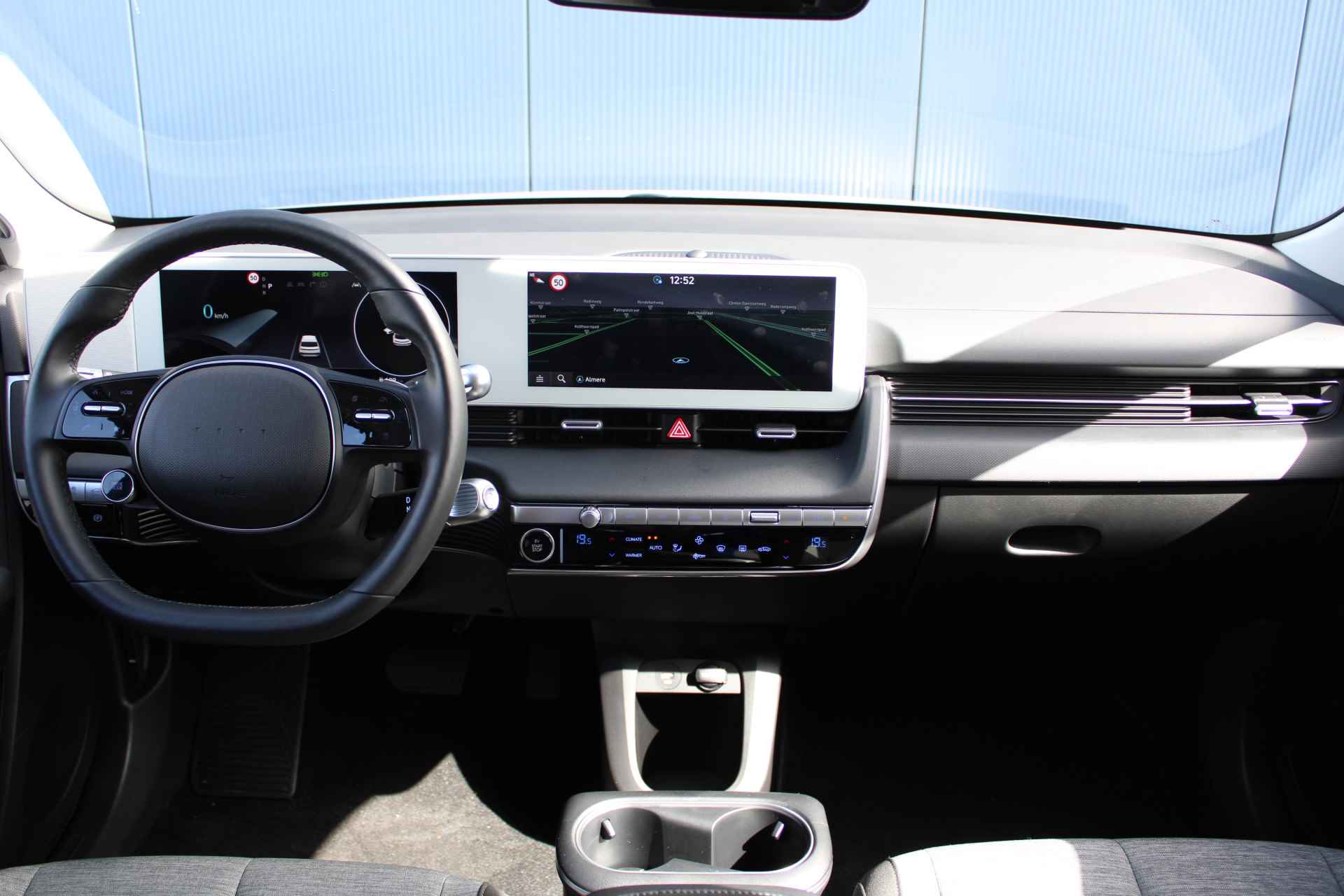 Hyundai IONIQ 5 73 kWh 218pk Connect Automaat | Leder | Climate | Camera | Keyless | Full Led | Navigatie | Winterpakket | Warmtepomp | 19" Lich - 25/29
