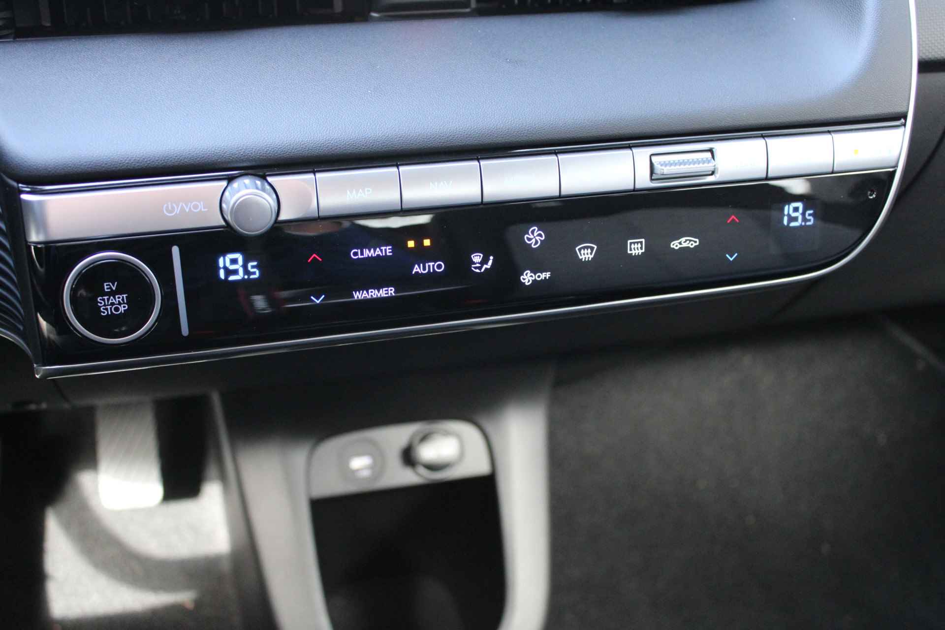 Hyundai IONIQ 5 73 kWh 218pk Connect Automaat | Leder | Climate | Camera | Keyless | Full Led | Navigatie | Winterpakket | Warmtepomp | 19" Lich - 29/29
