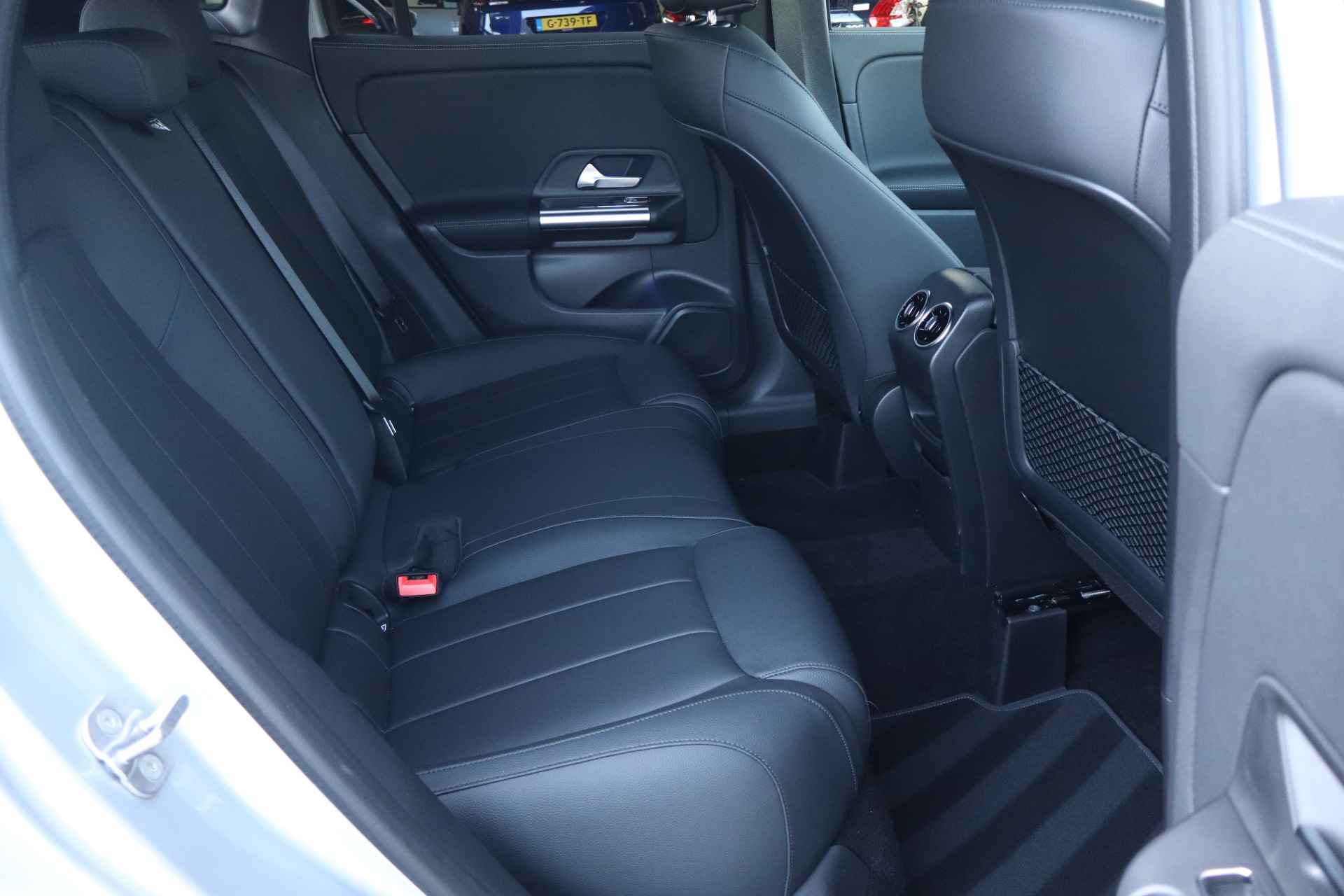 Mercedes-Benz GLA 250 e Luxury Line NL-Auto!! Elek.Stoelen I 360-Camera I Ambient Light --- A.S. ZONDAG GEOPEND VAN 11.00 T/M 15.30 --- - 25/42