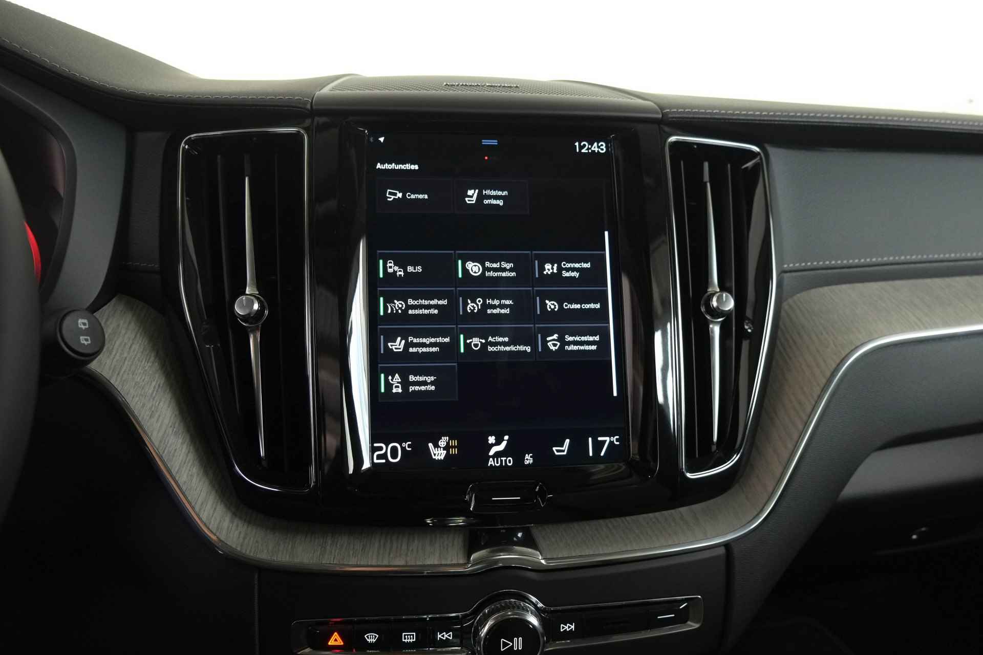 Volvo XC60 2.0 Recharge T8 AWD Inscription Exclusive / Opendak / Leder / HarmanKardon / Pilot assist - 22/34