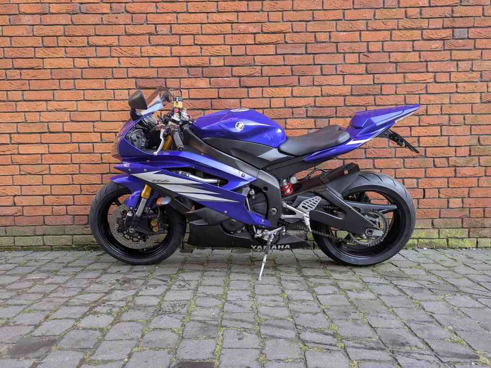 Yamaha YZF-R6 R - 2/9