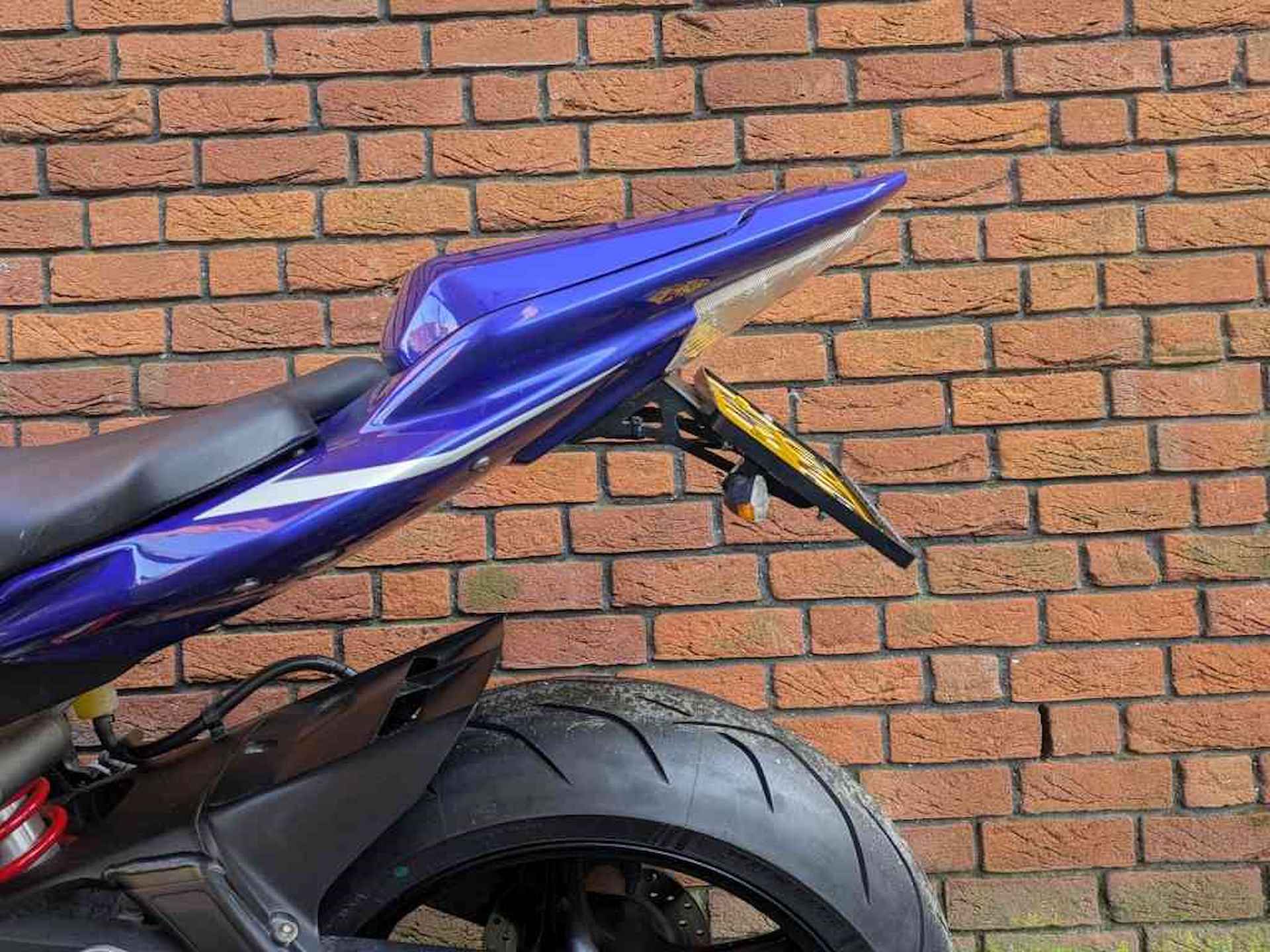 Yamaha YZF-R6 R - 7/9